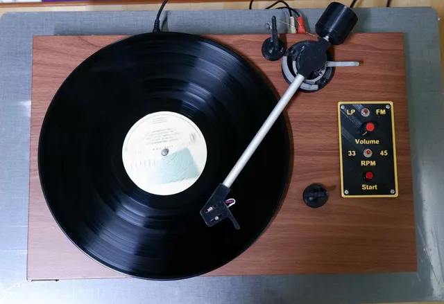 Record Player Turntable Direct-Drive using TMC2209 Stepper motor.