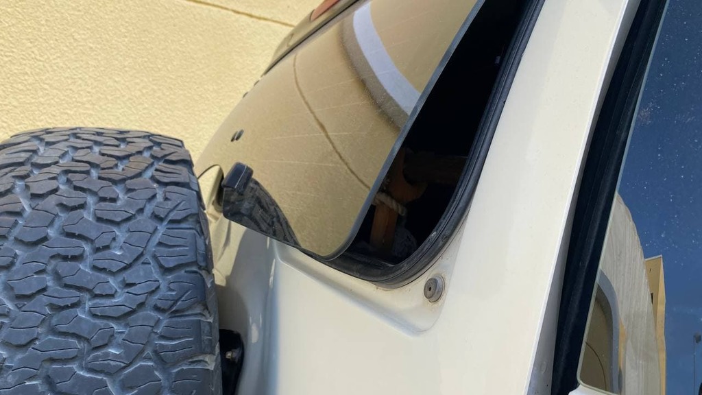 Toyota FJ Cruiser rear window (lock open) by 1D_Design Download free