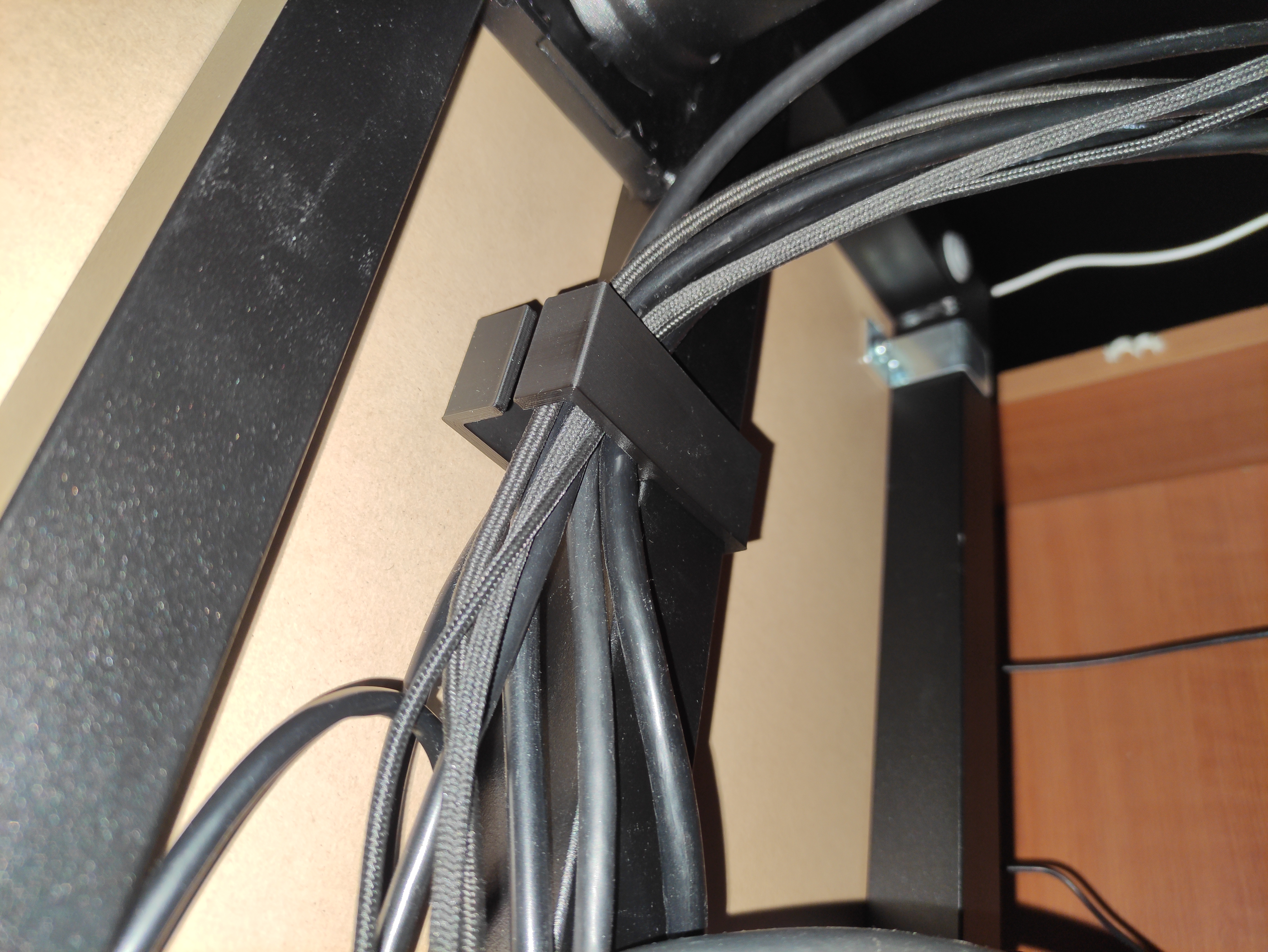 Bekant beam clip-on cable holder