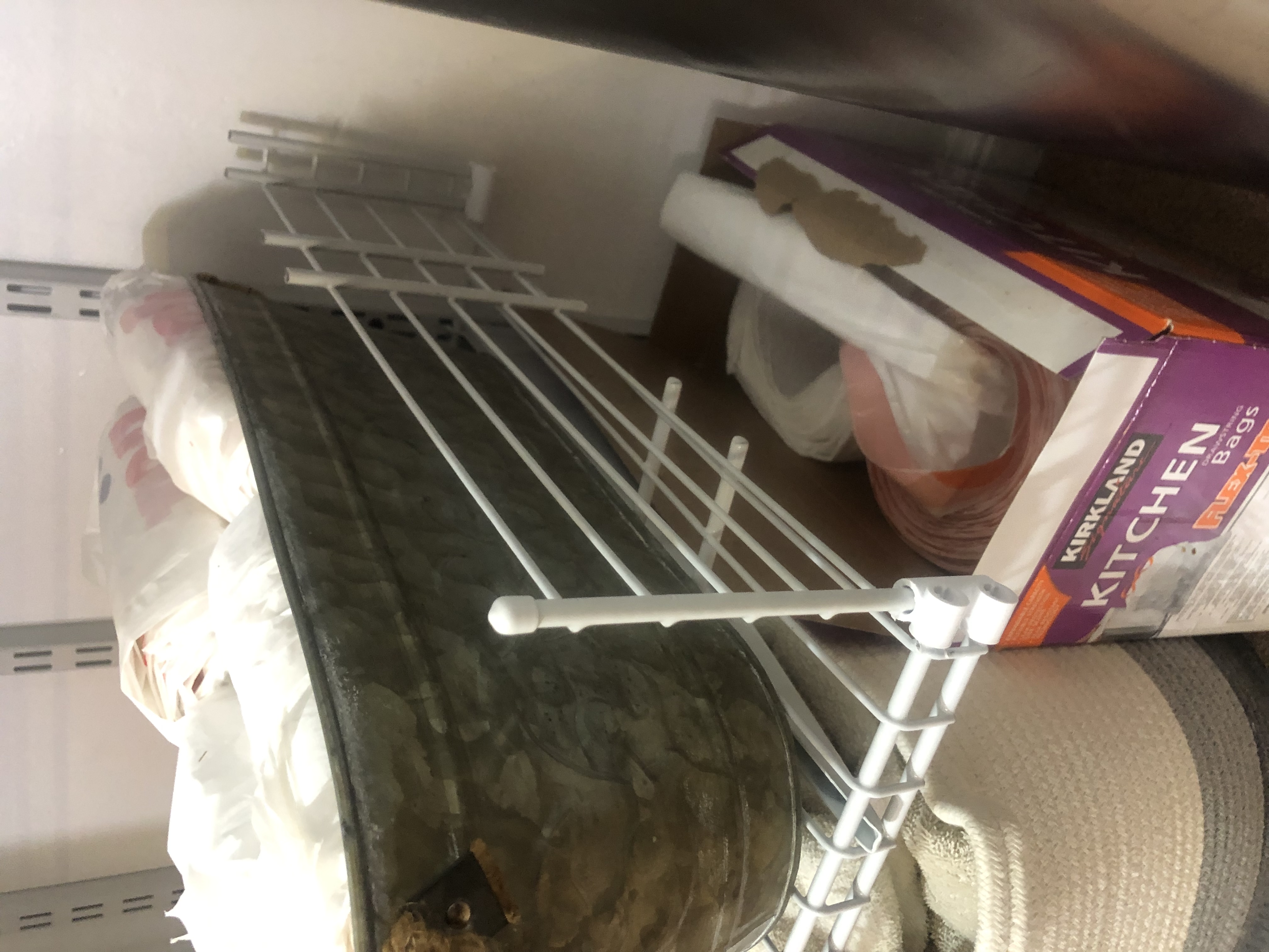 ClosetMaid side rail clip