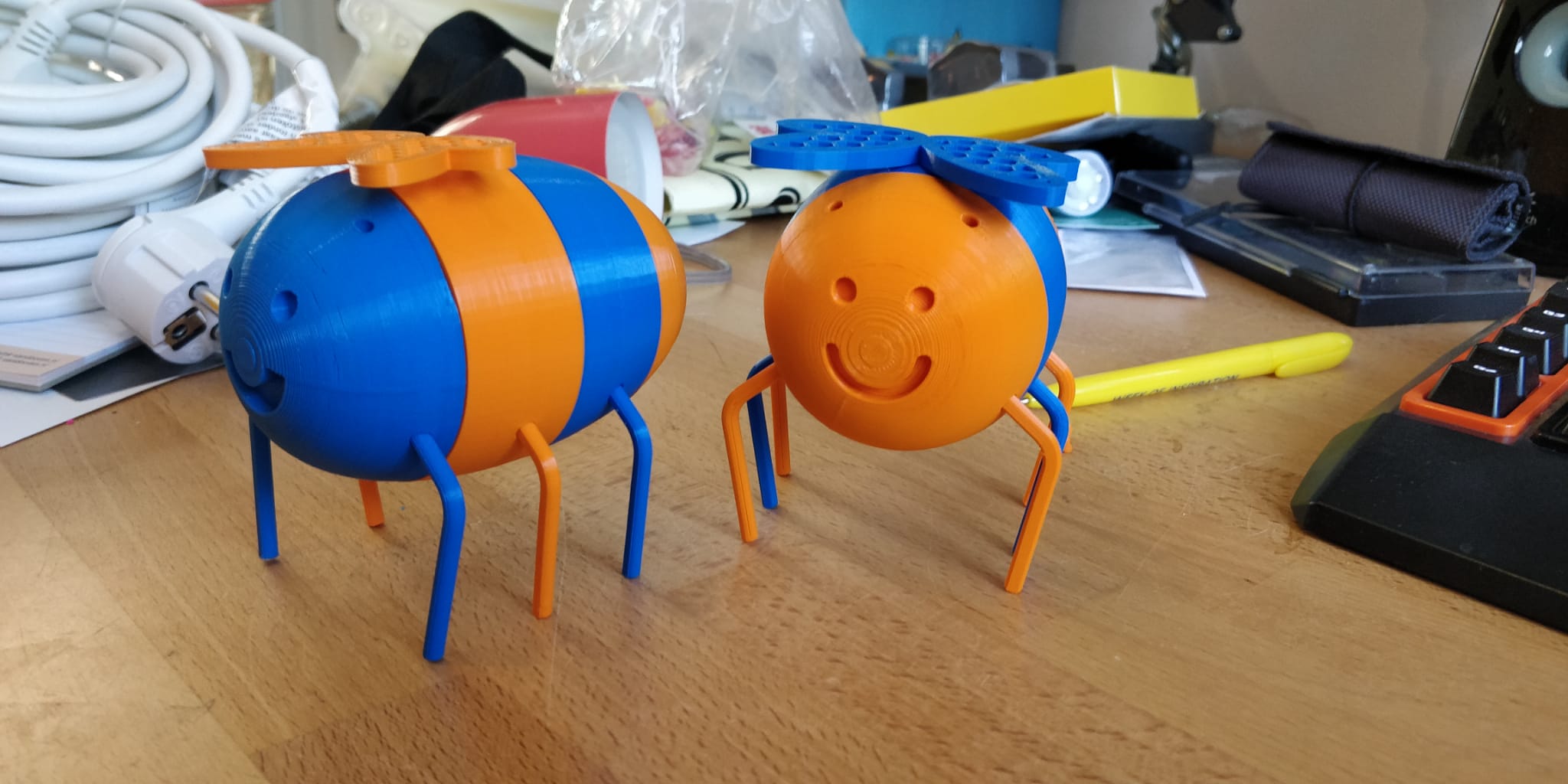 Miniatura 3 do modelo 3D Bee Happy