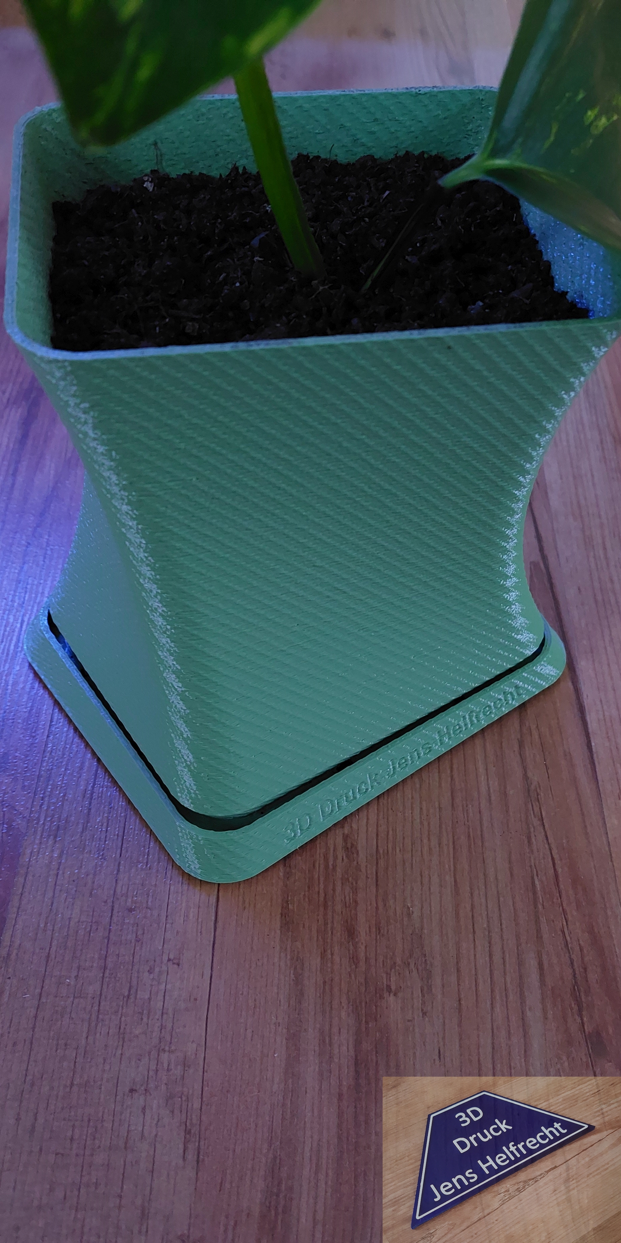 Miniatura 2 do modelo 3D Twisted Plant Pot