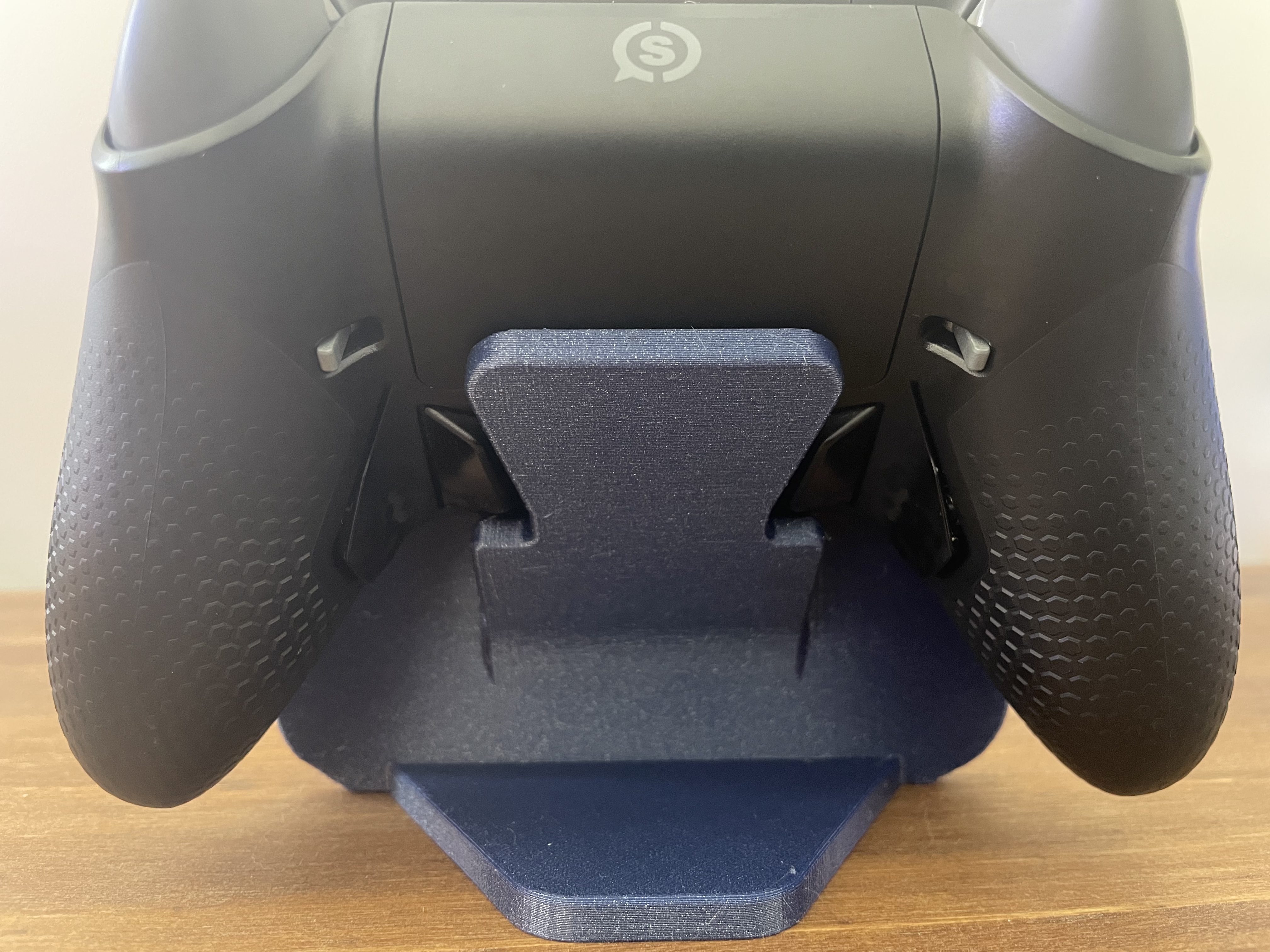 Miniatura 2 do modelo 3D SCUF Xbox One Controller Stand