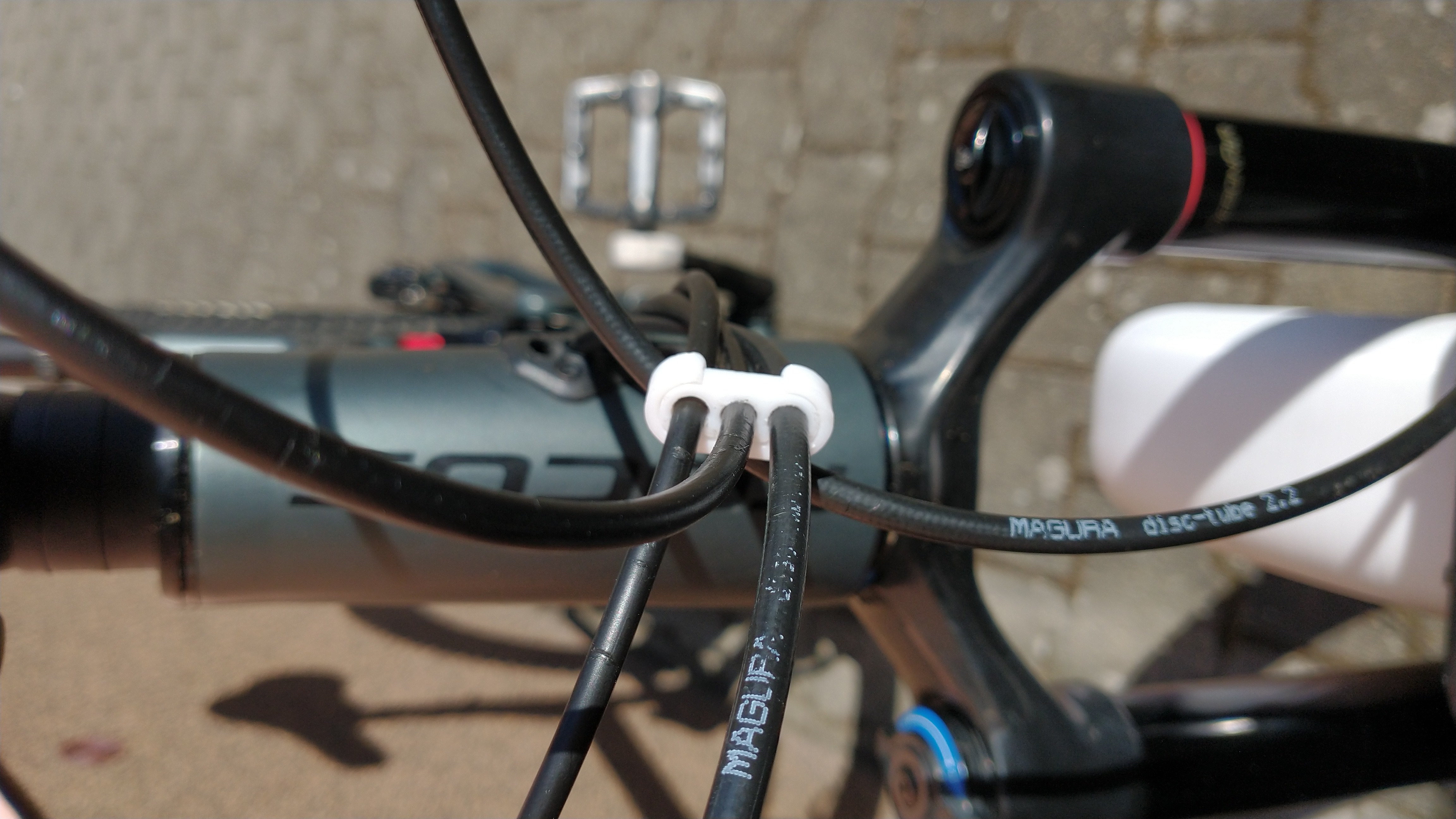 MTB cableclip