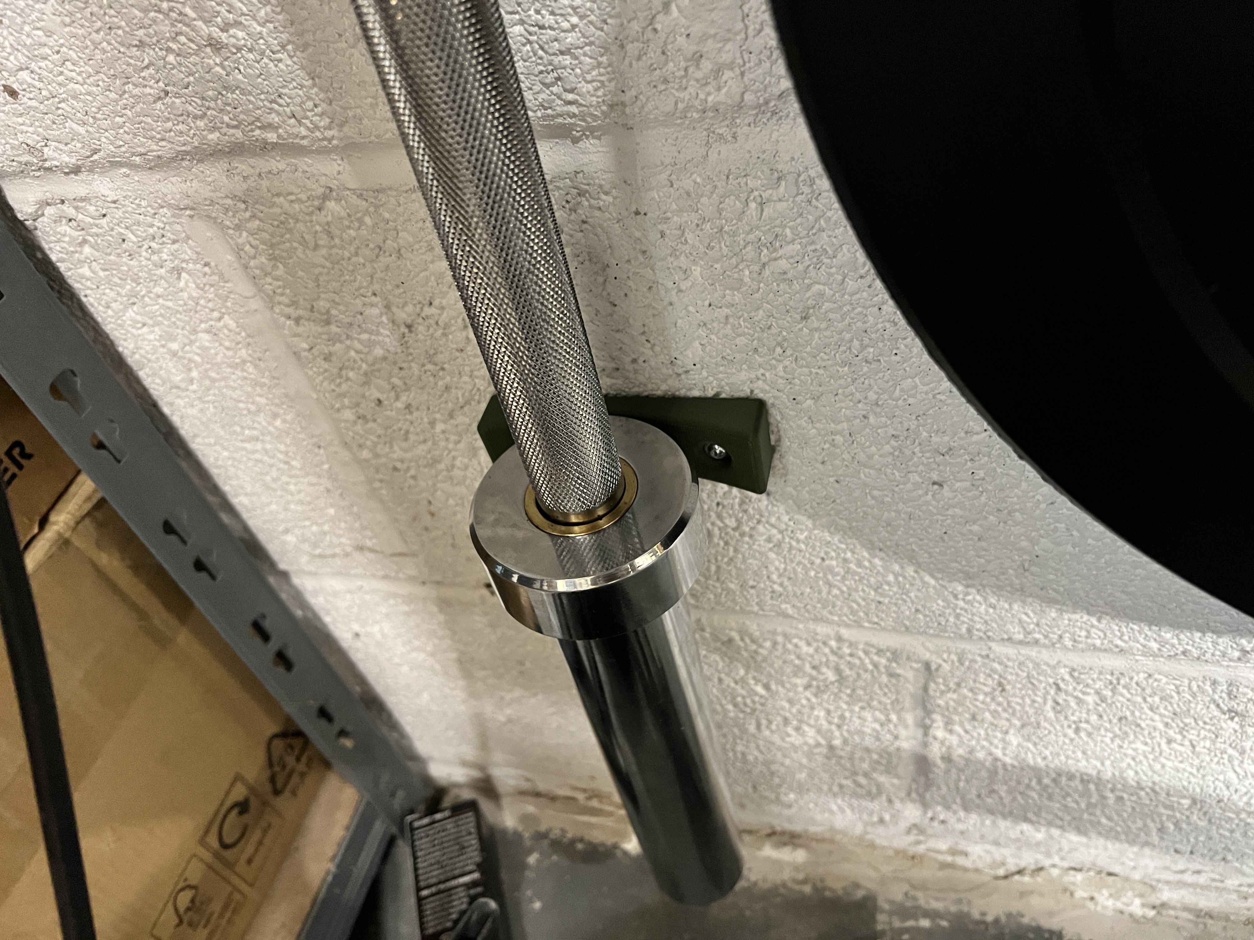 Wall‑Mounted Olympic Barbell Holder & Bumper — miniatura 4