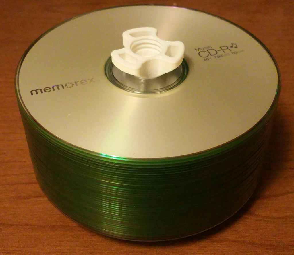 Optical disc storage spindle and nut