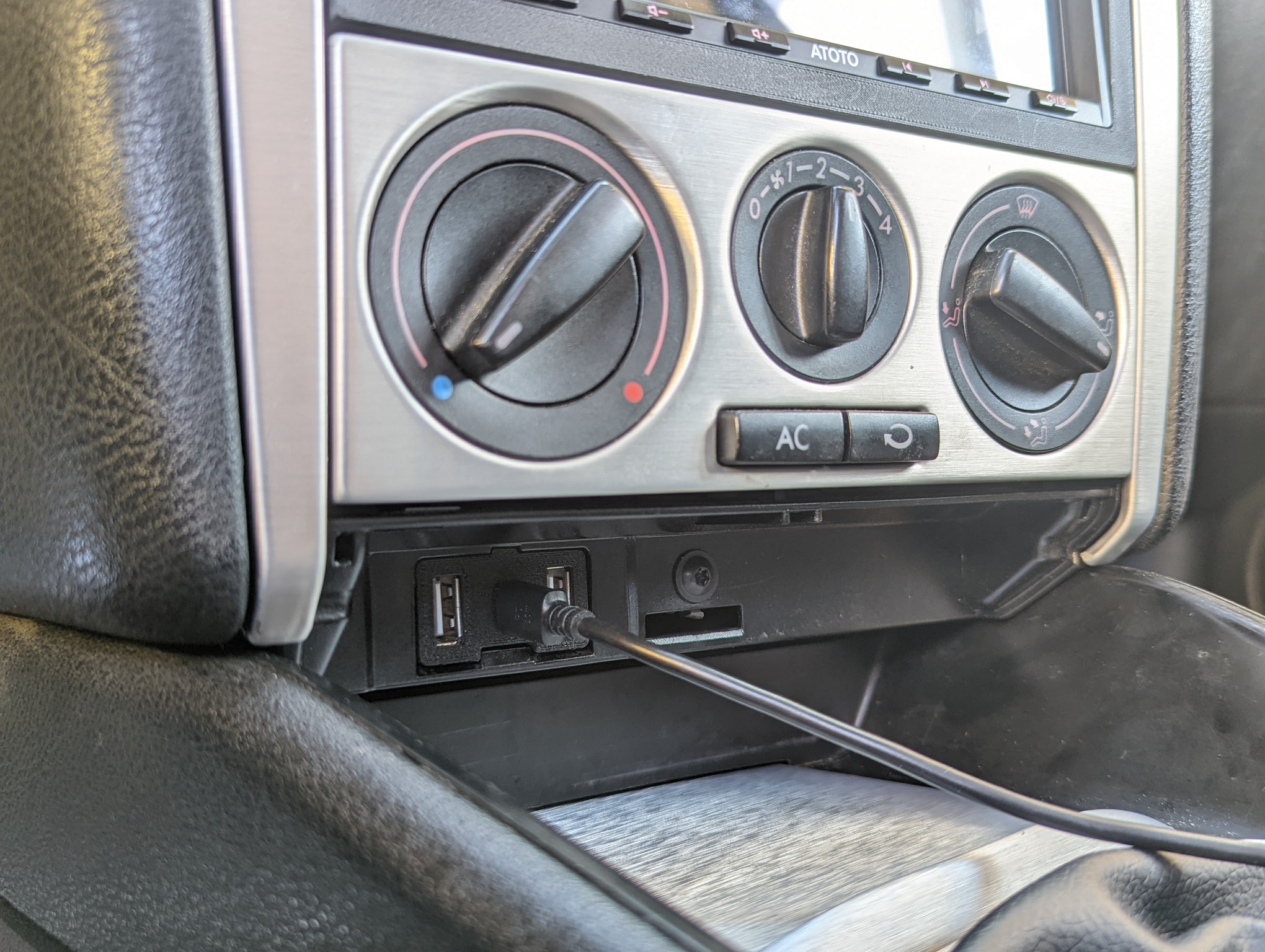 Hidden USB Panel for Volkswagen MKIV