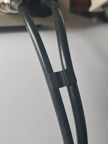Cable/hose joiner
