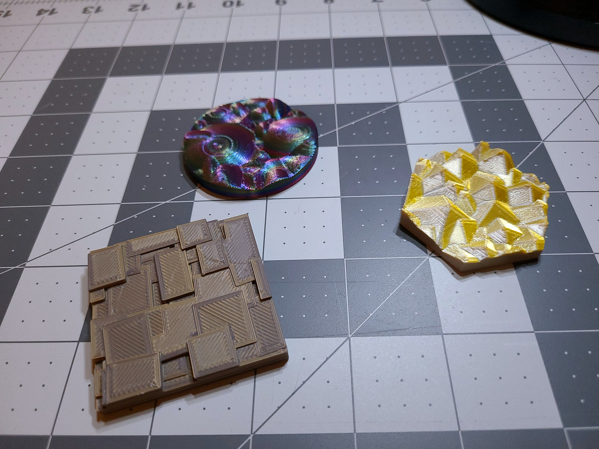 Randomized art tiles (generator)