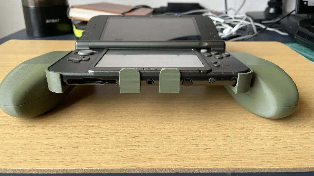 abort Emigrere igen New 3DS XL Wide Ergonomic Grip by Ghost_In_The_Machine | Download free STL  model | Printables.com