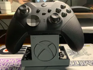 Xbox elite hotsell controller stand