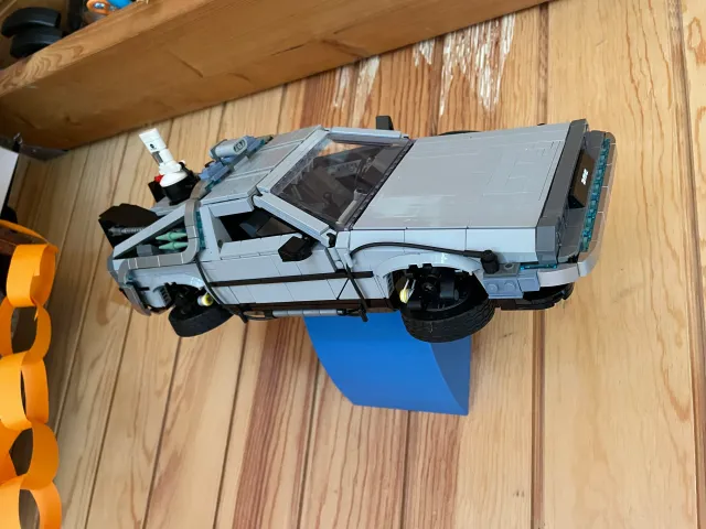 lego DeLorean 10300 Wall Mount