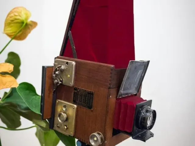 The Grafinstax - conversion of an old Graflex Camera for INSTAX wide film