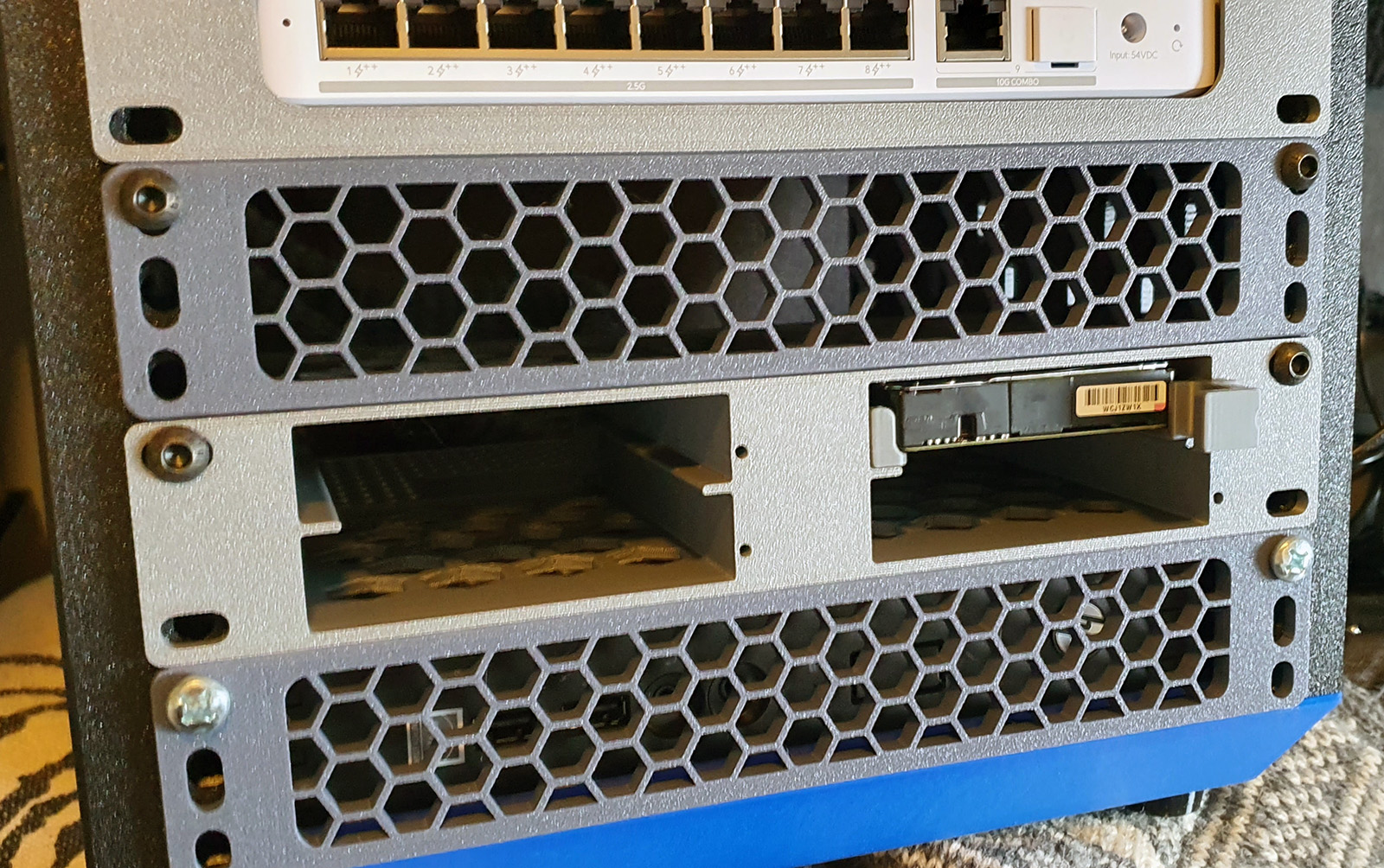 10 inch 1U rack module for 4 x 2.5 inch hdd sdd drives