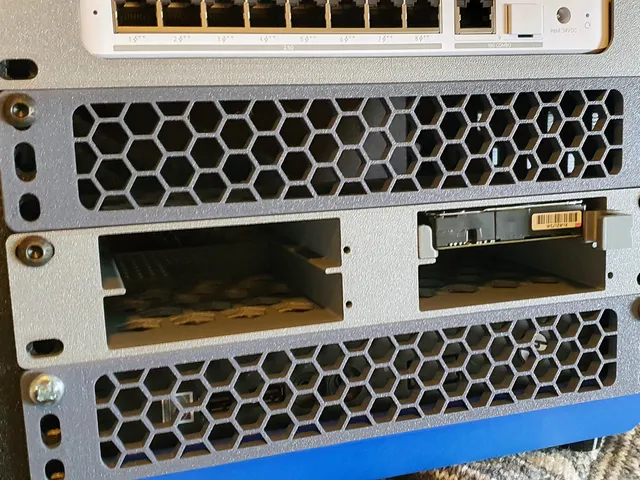 10 inch 1U rack module for 4 x 2.5 inch hdd sdd drives