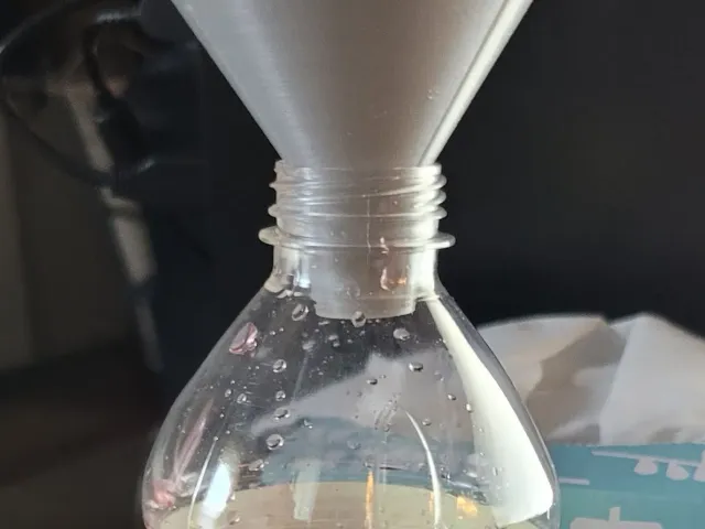 Simple bottle funnel