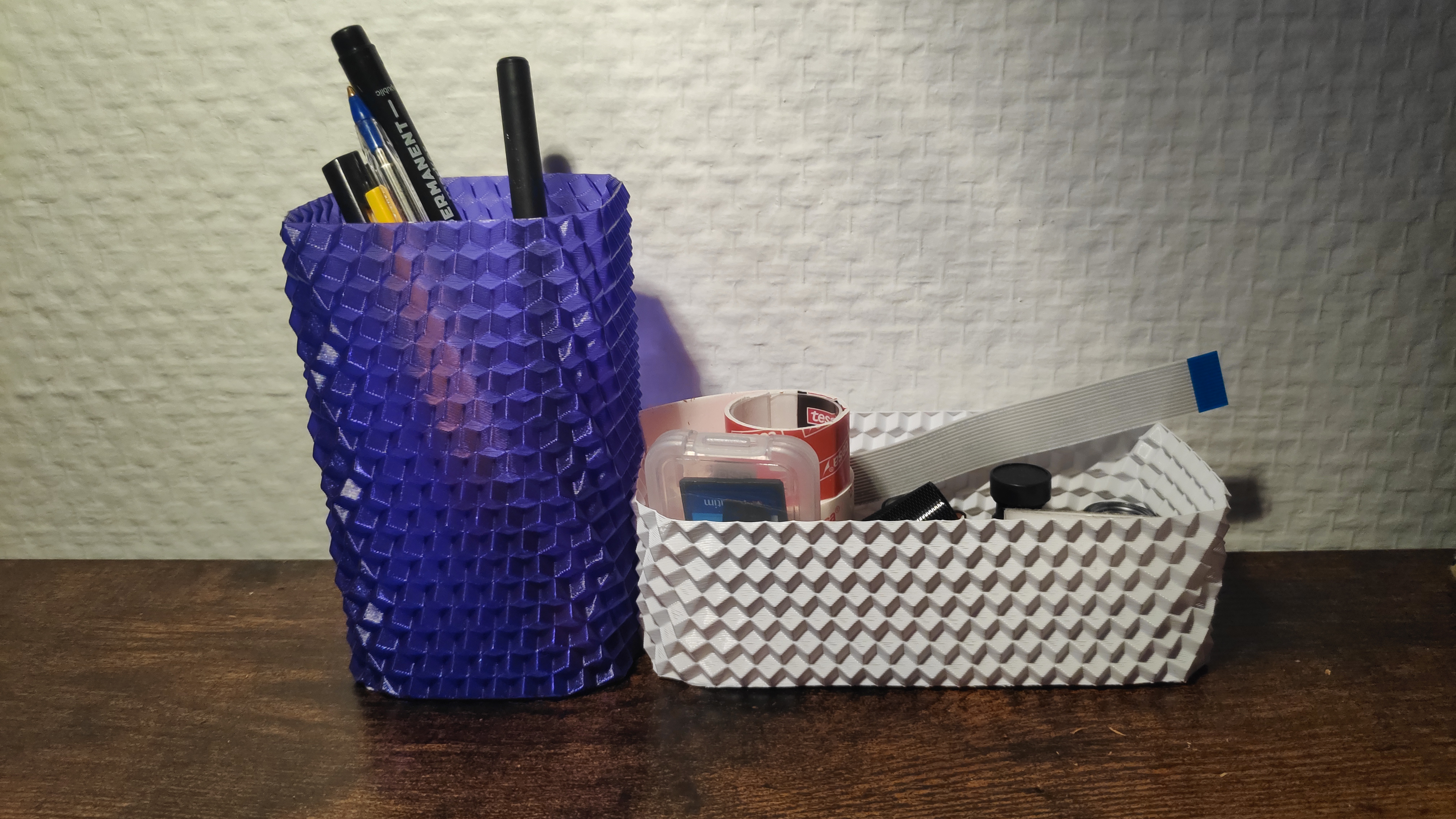 Desk container set with cubic pattern (vase mode)