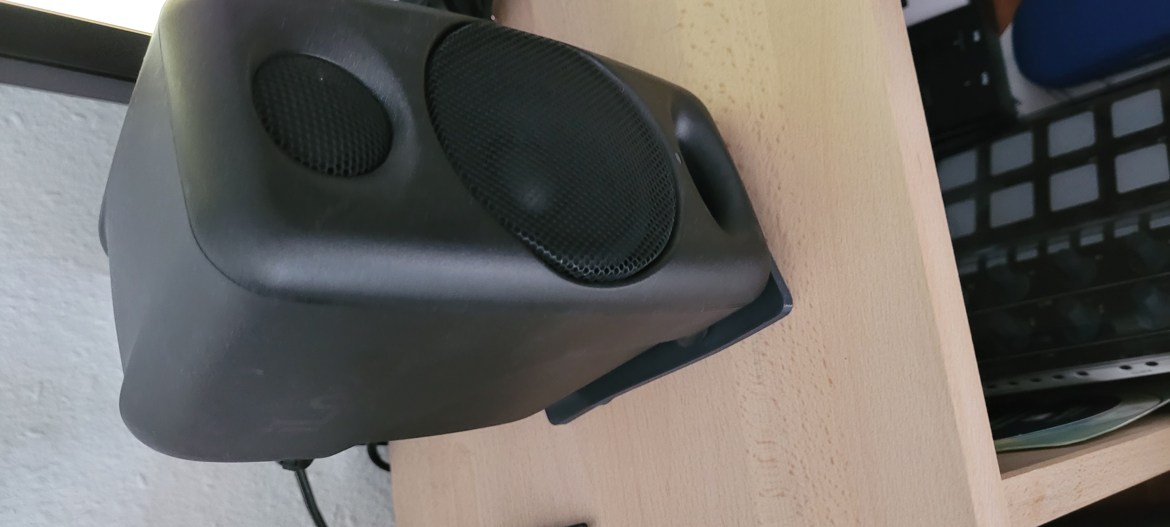 IK Multimedia iLoud Micro Monitor Resonance Absorber — miniatura 2