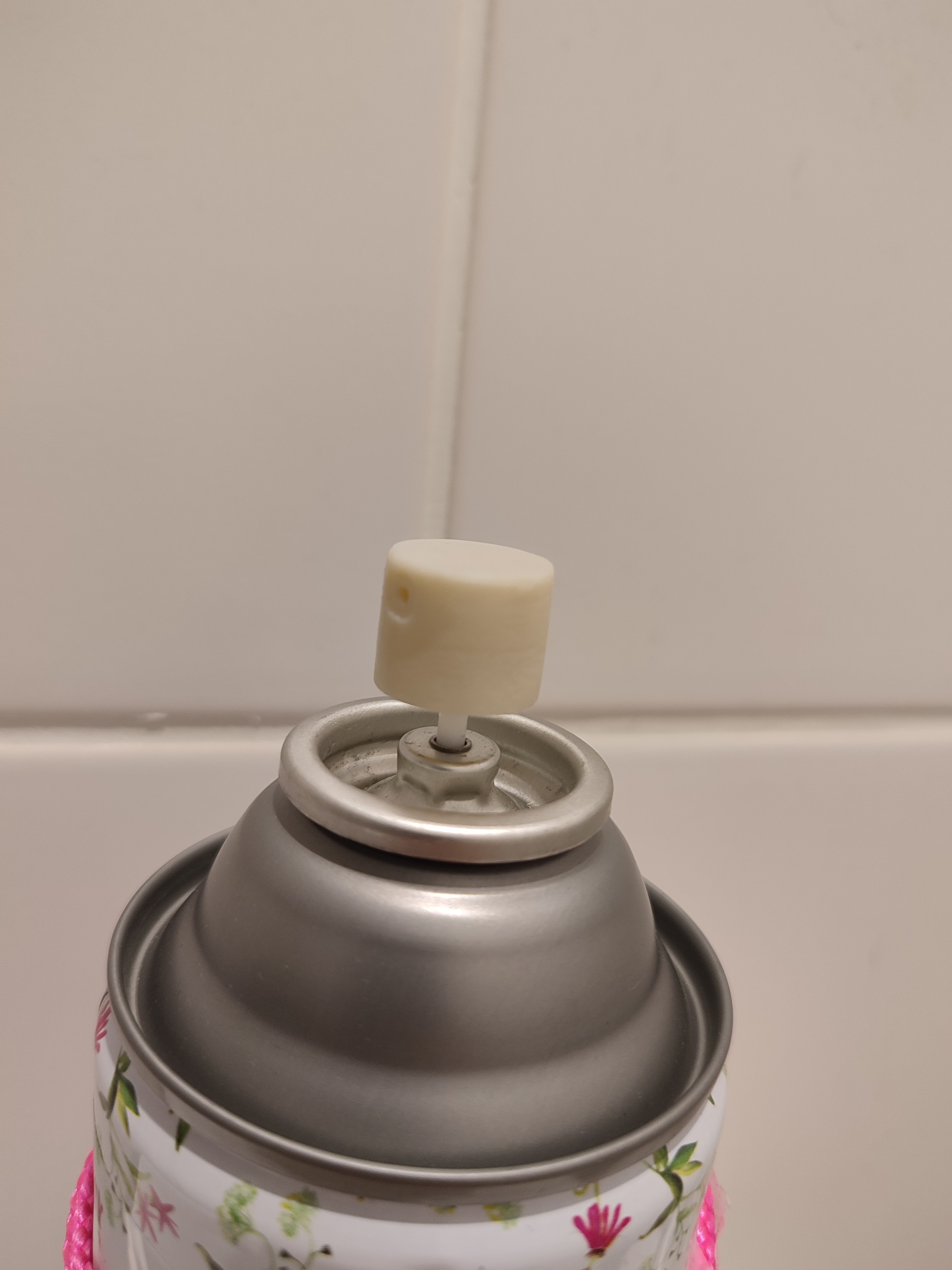 Spray can nozzle