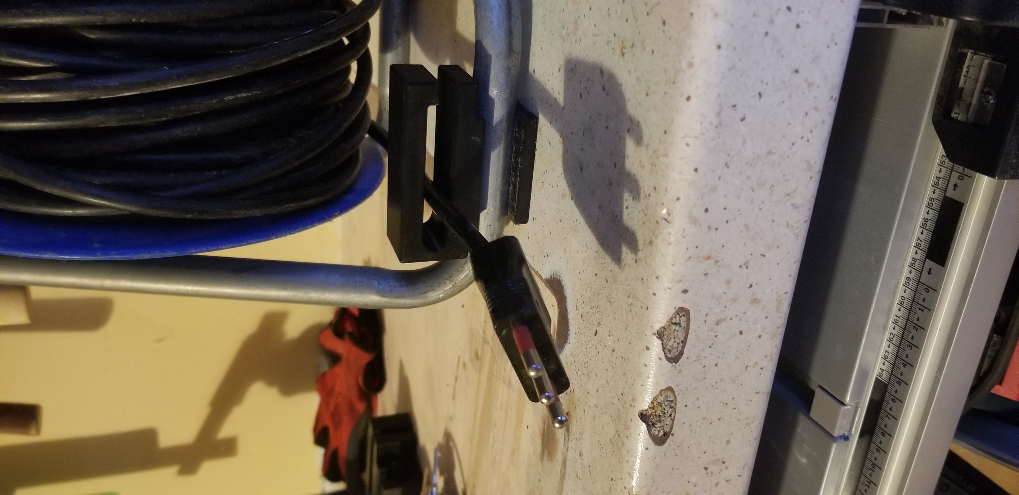 Cable stopper for cable reel