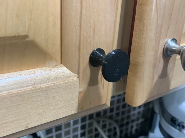 Cabinet door handle