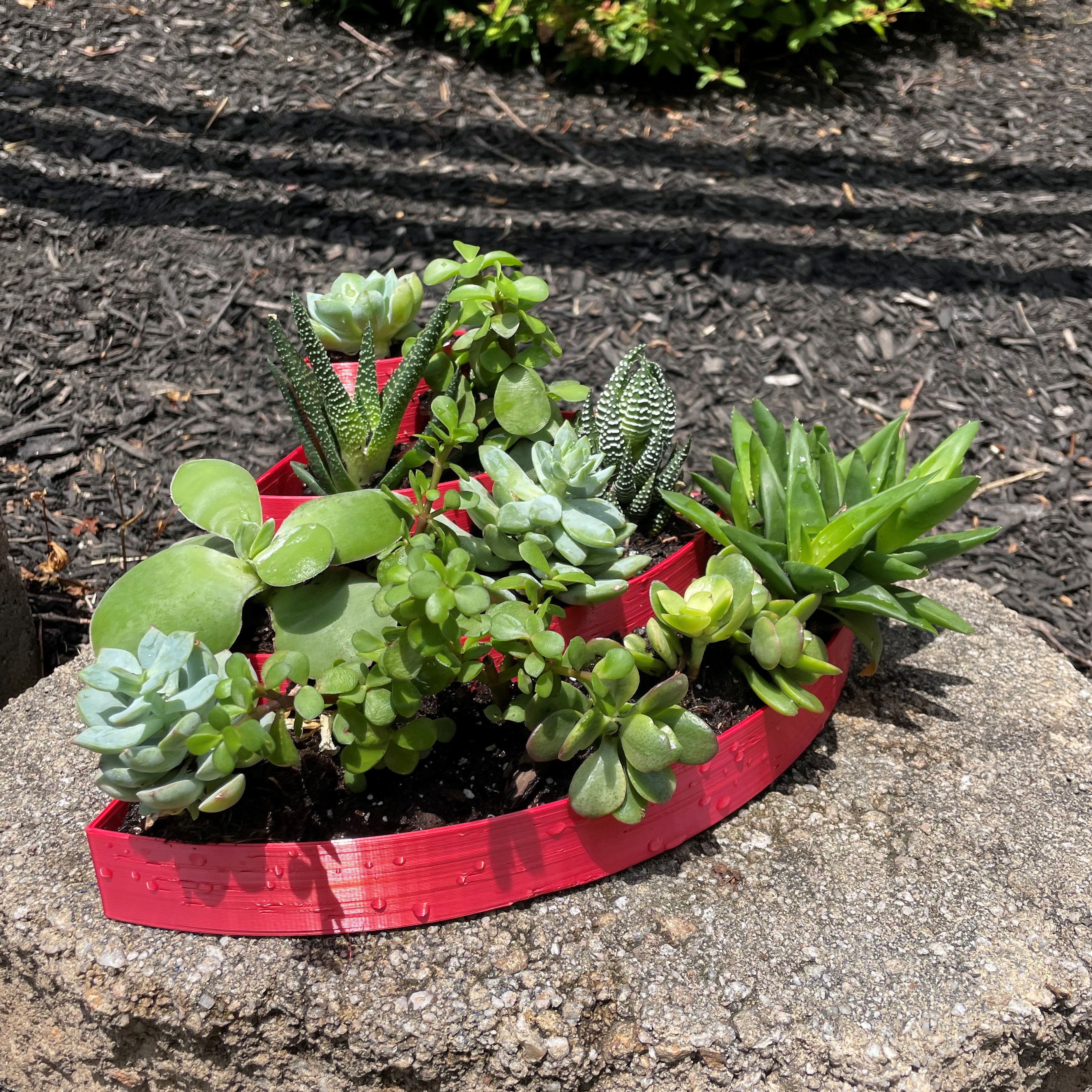 Cascading flower pot