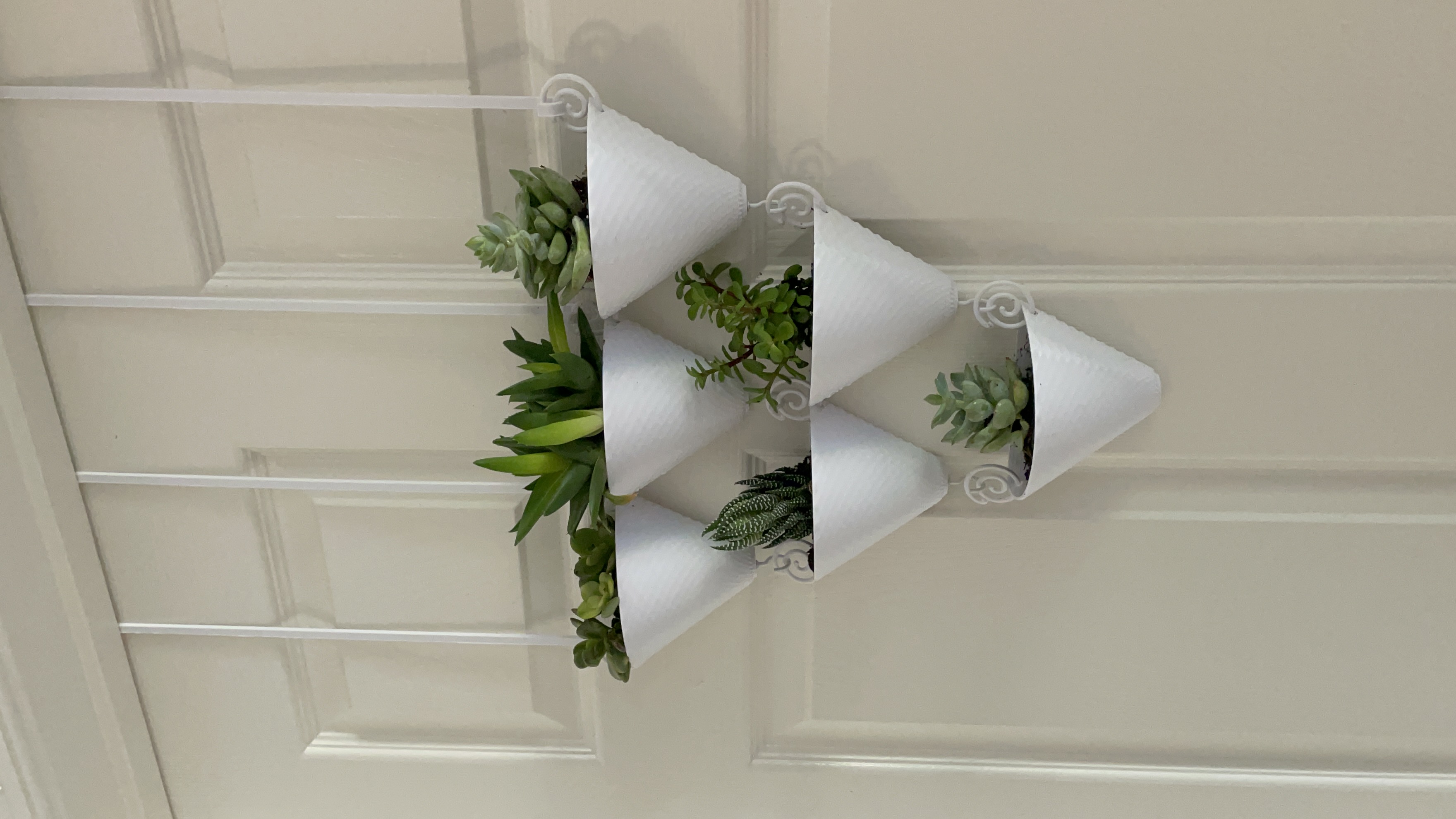 Triangular hanging flower pots - no nails needed by Got2b3d - Oxana ...