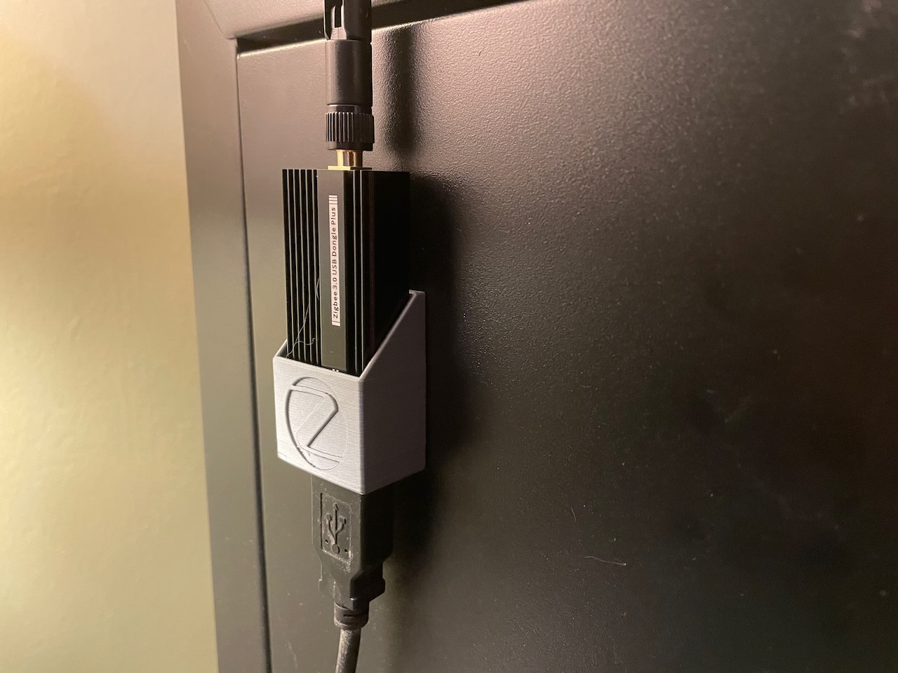Mount for Sonoff Universal Zigbee 3.0 USB Dongle