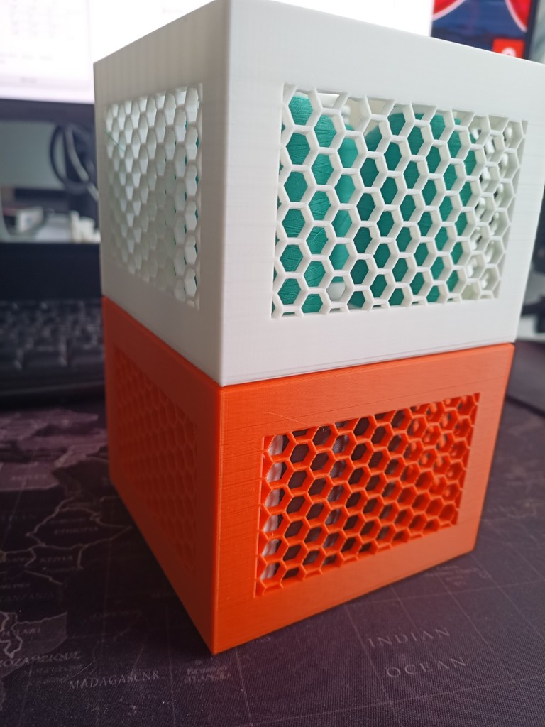 stackable box for 25mm yarn spools
