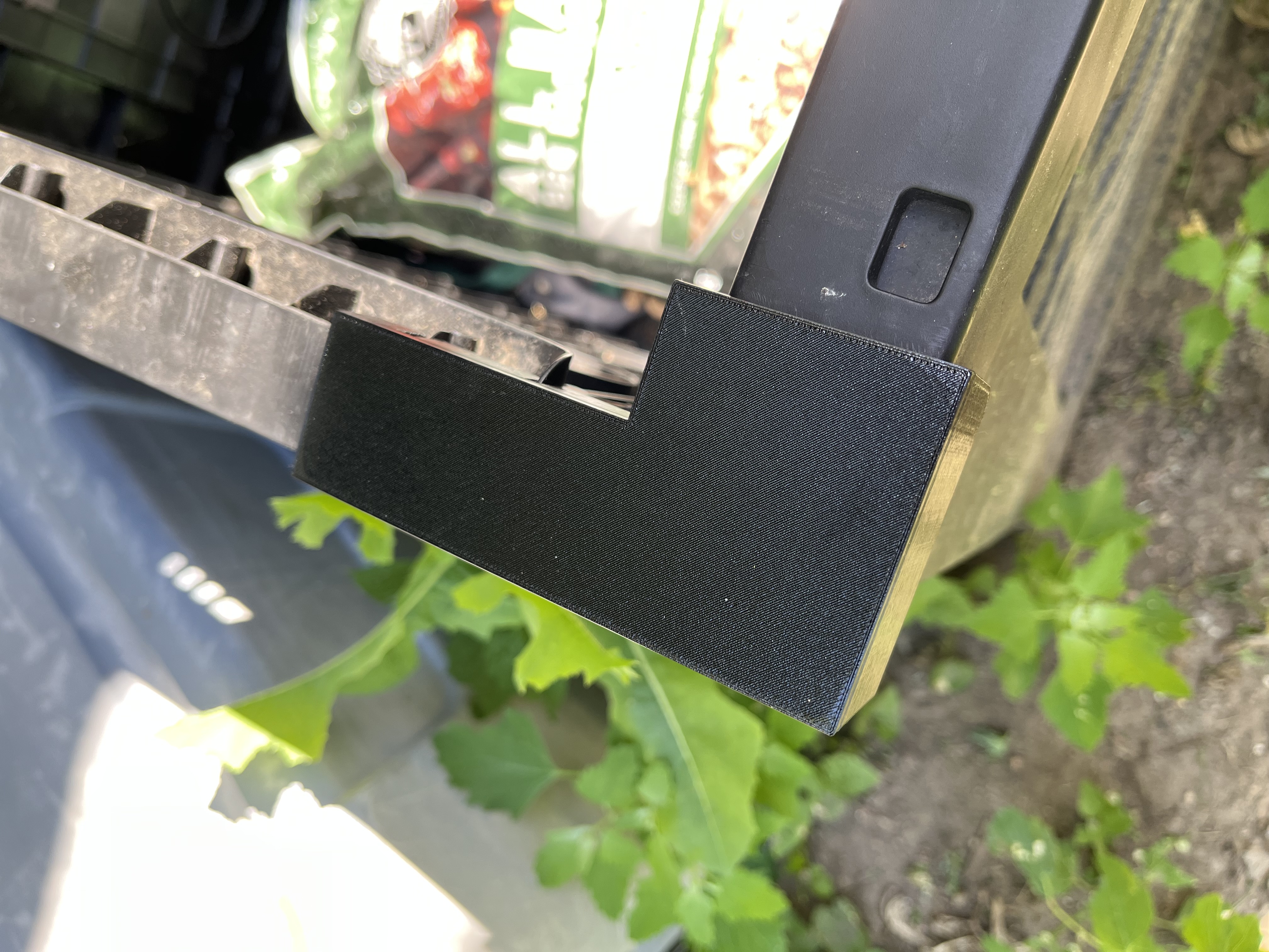 Miniatura 3 do modelo 3D Deck Storage Box Corner Bracket