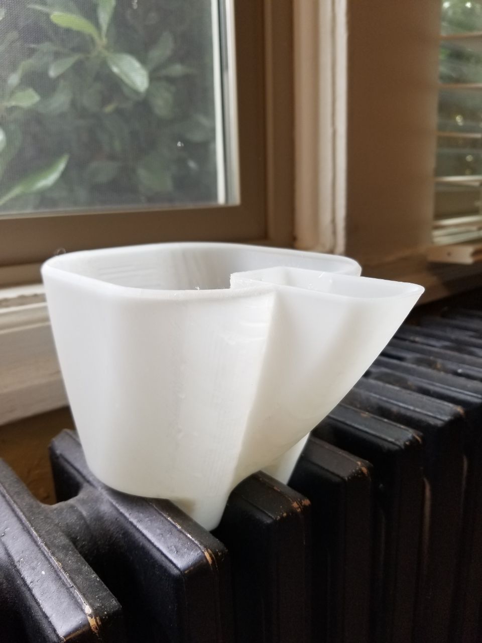 Indoor Planter: Bottom Watering, Self-Draining, Built-in Handle, Radiator Mountable