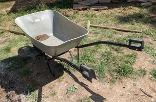 Pivoting Wheelbarrow Handles