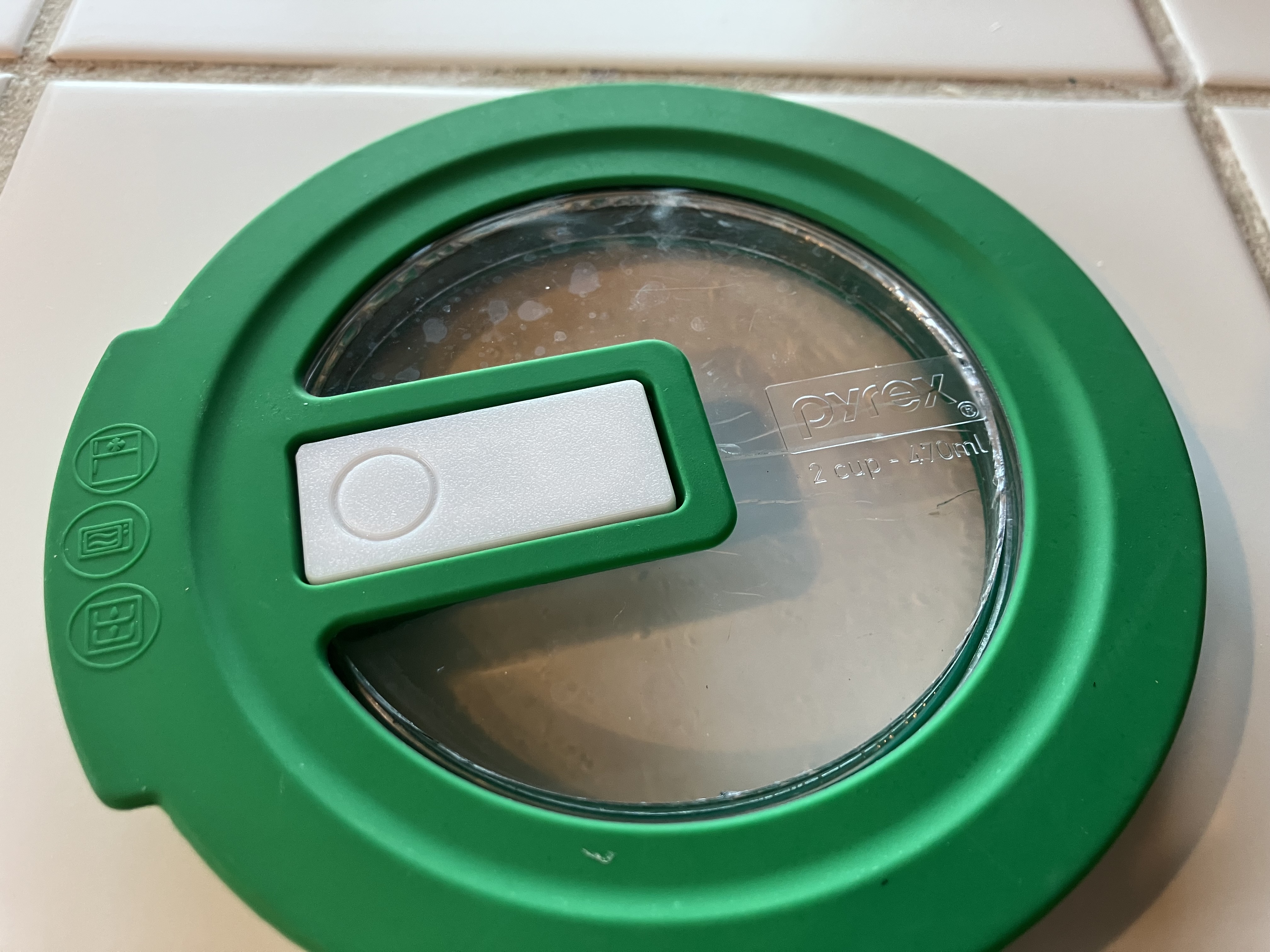 Miniatura 3 do modelo 3D Pyrex lid vent plug