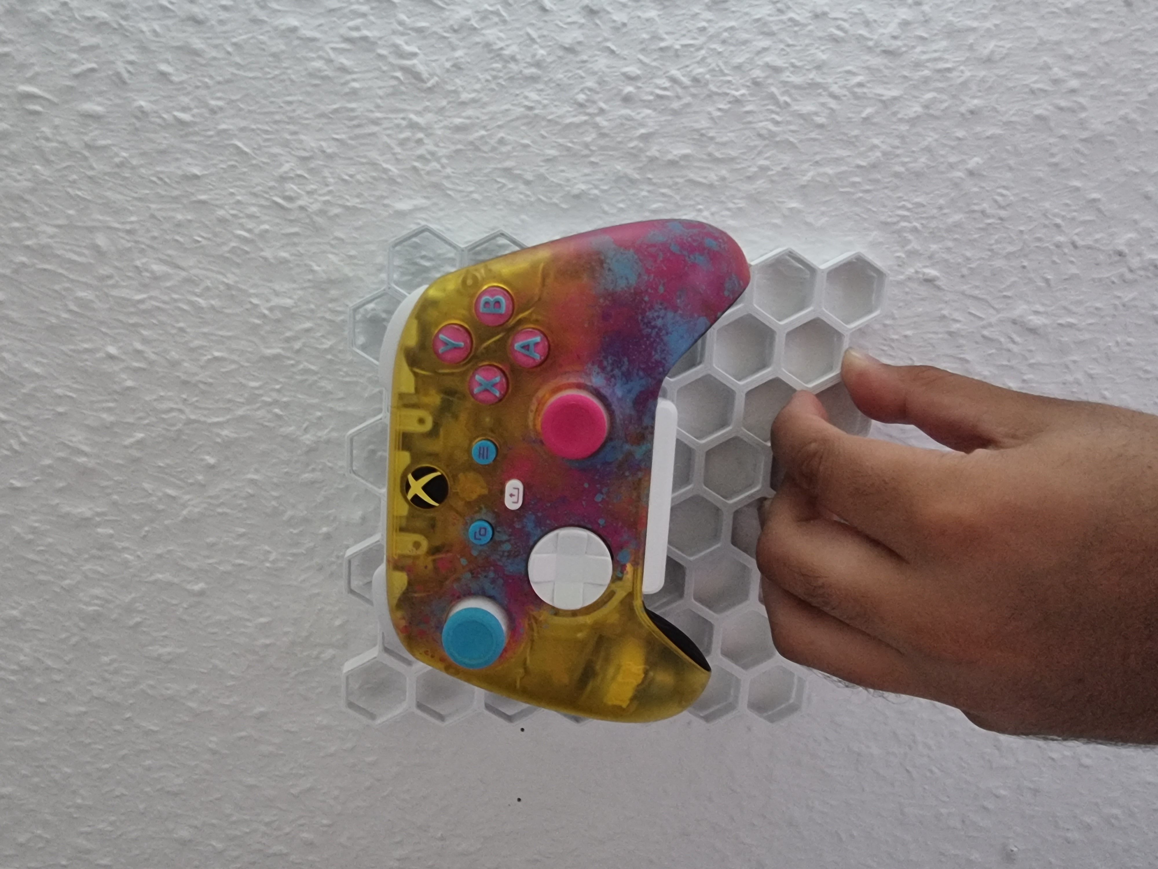 Honeycomb Storagewall Xbox Controller Holder Remix