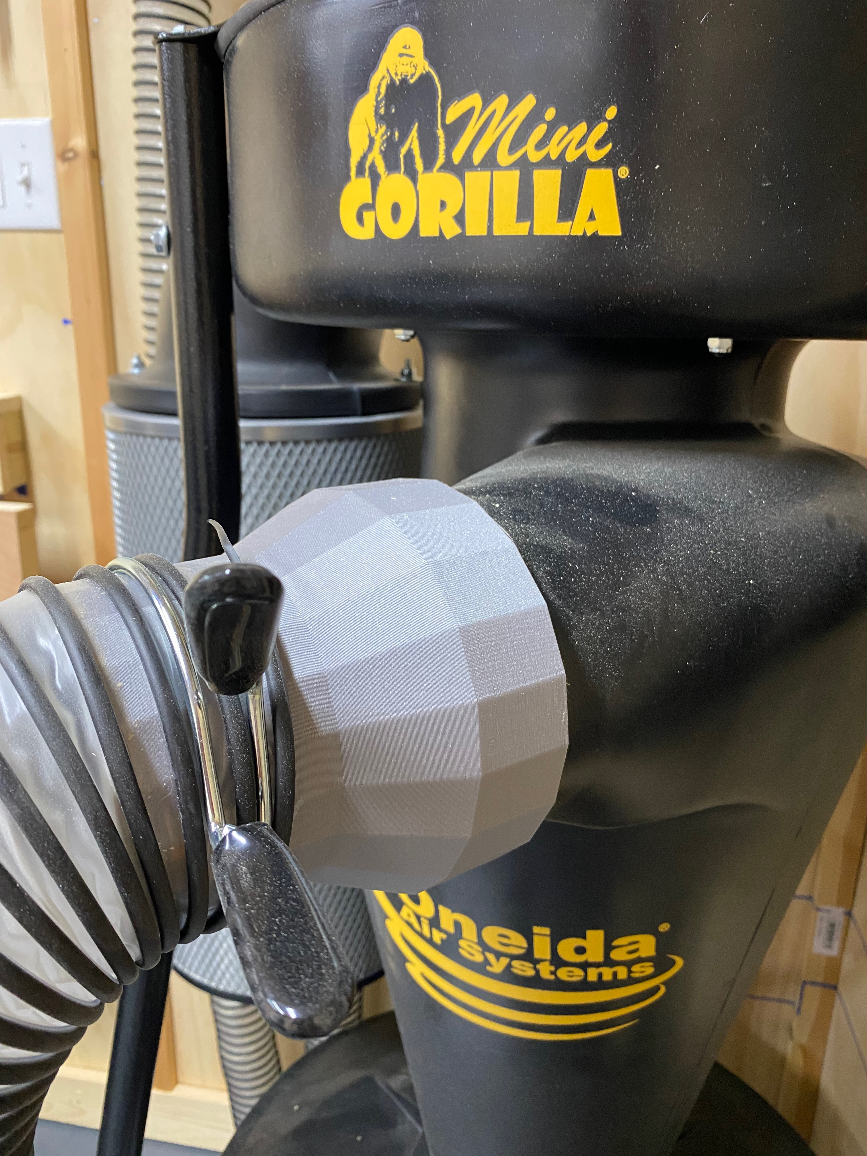 Adapter for Oneida Mini-Gorilla Cyclone Dust Collector