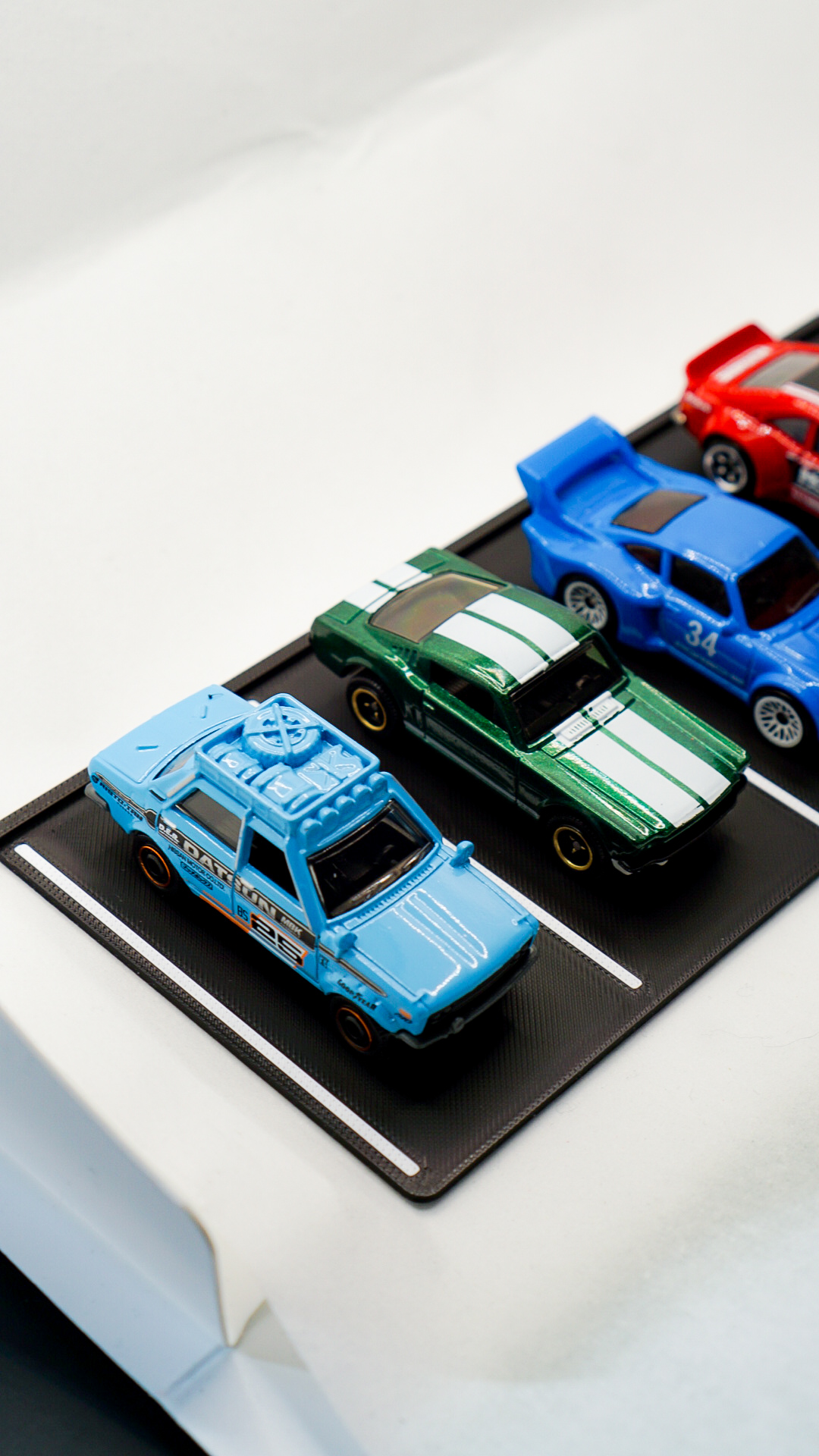 Parking Lot (5 Stalls) - 1:64 Scale Diorama — thumbnail 8