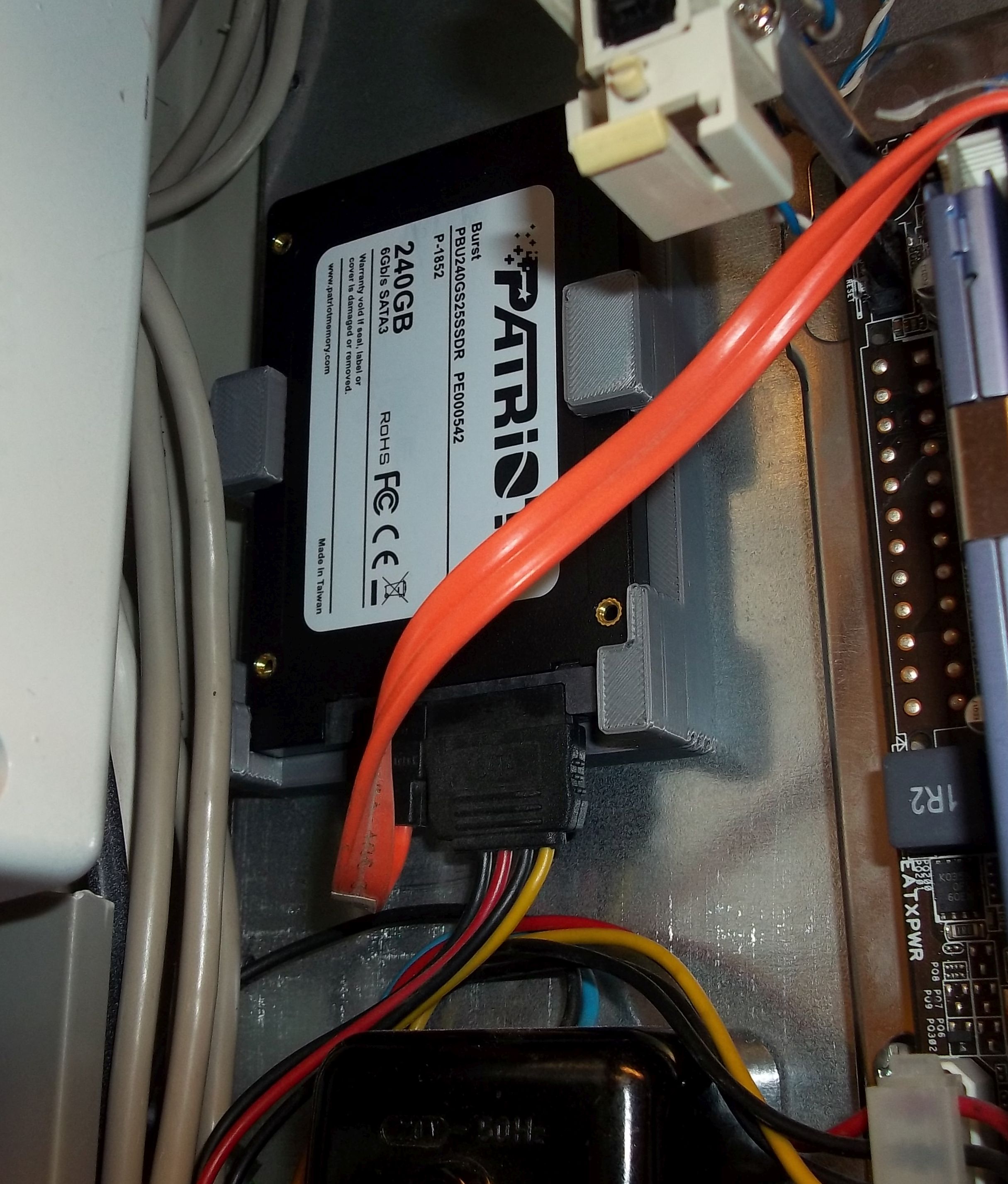 SSD sata disc holder