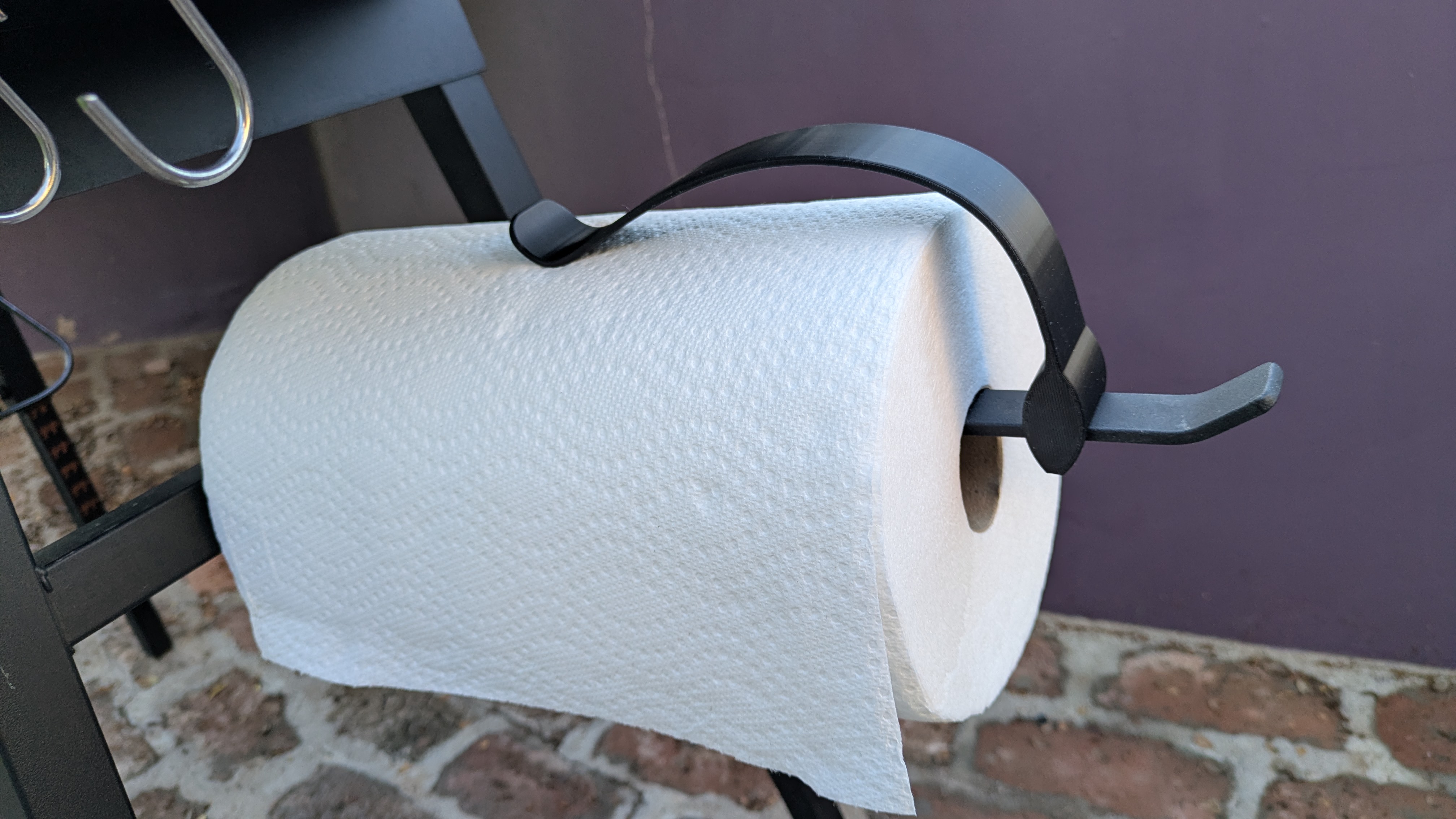 Blackstone Paper Towel Pincher