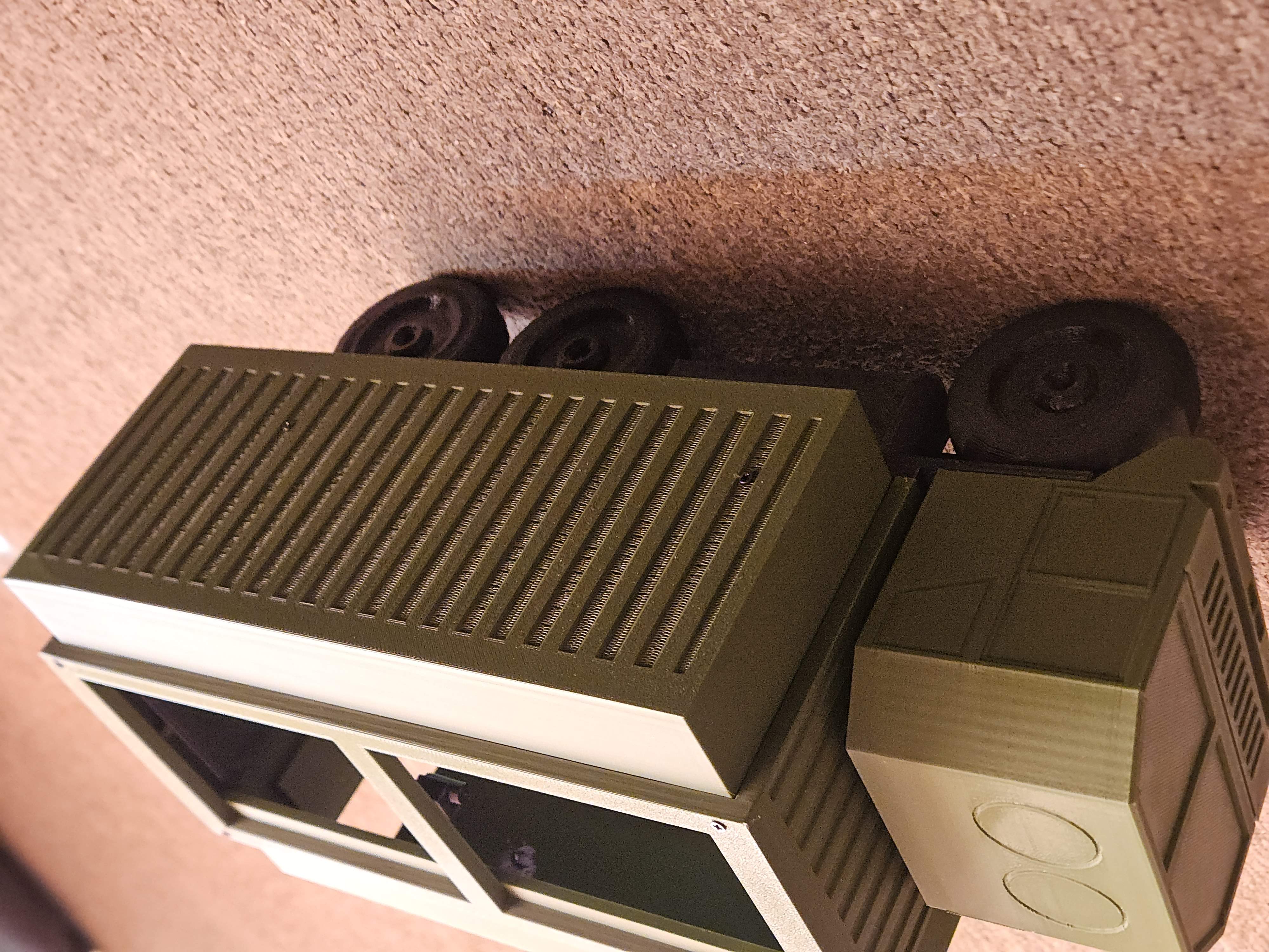 Heavy Tactical Truck with Multimedia Container ISO 20 — miniatura 11