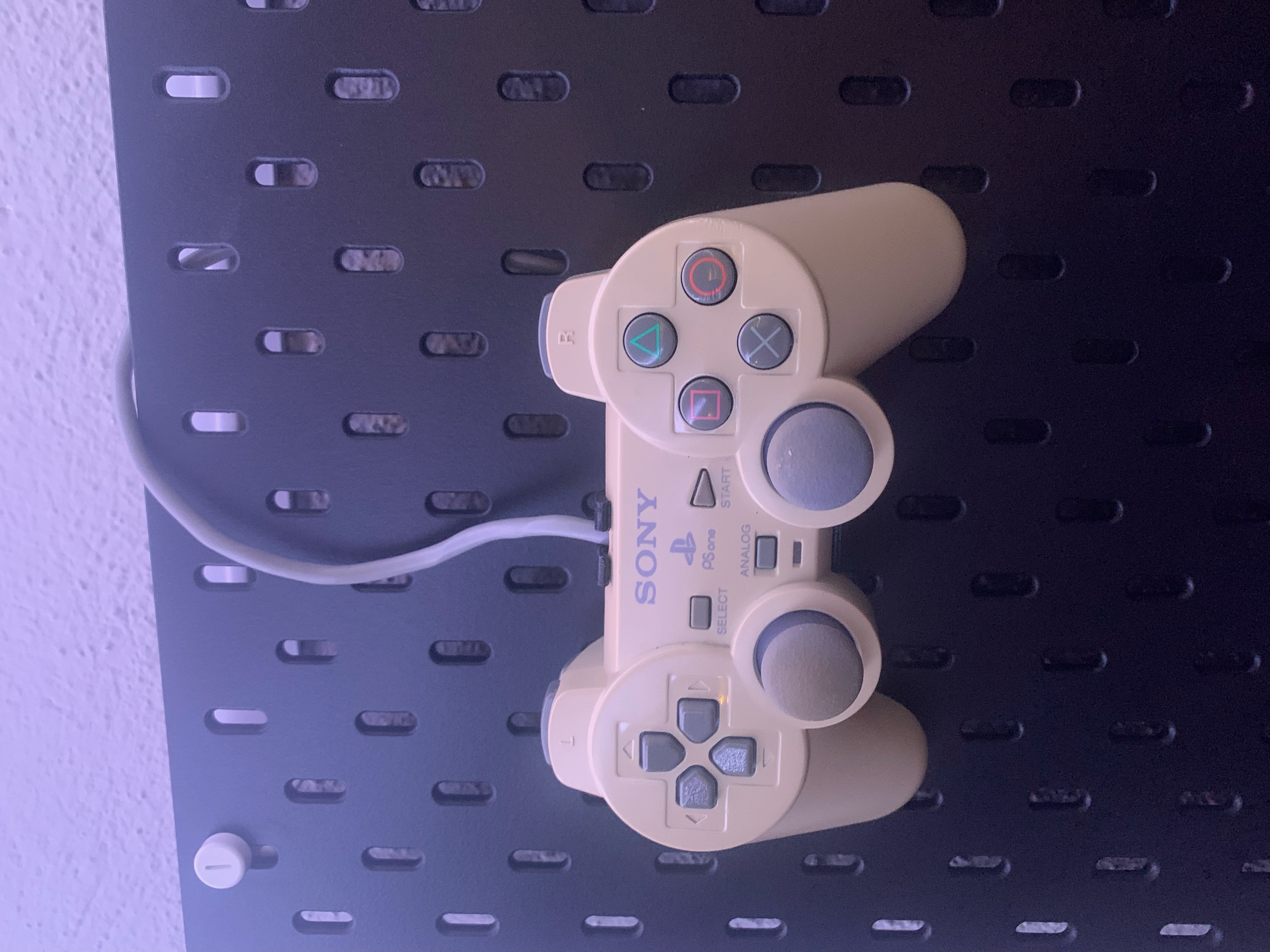 PS1/PS2 Controller Mount for Ikea Skadis