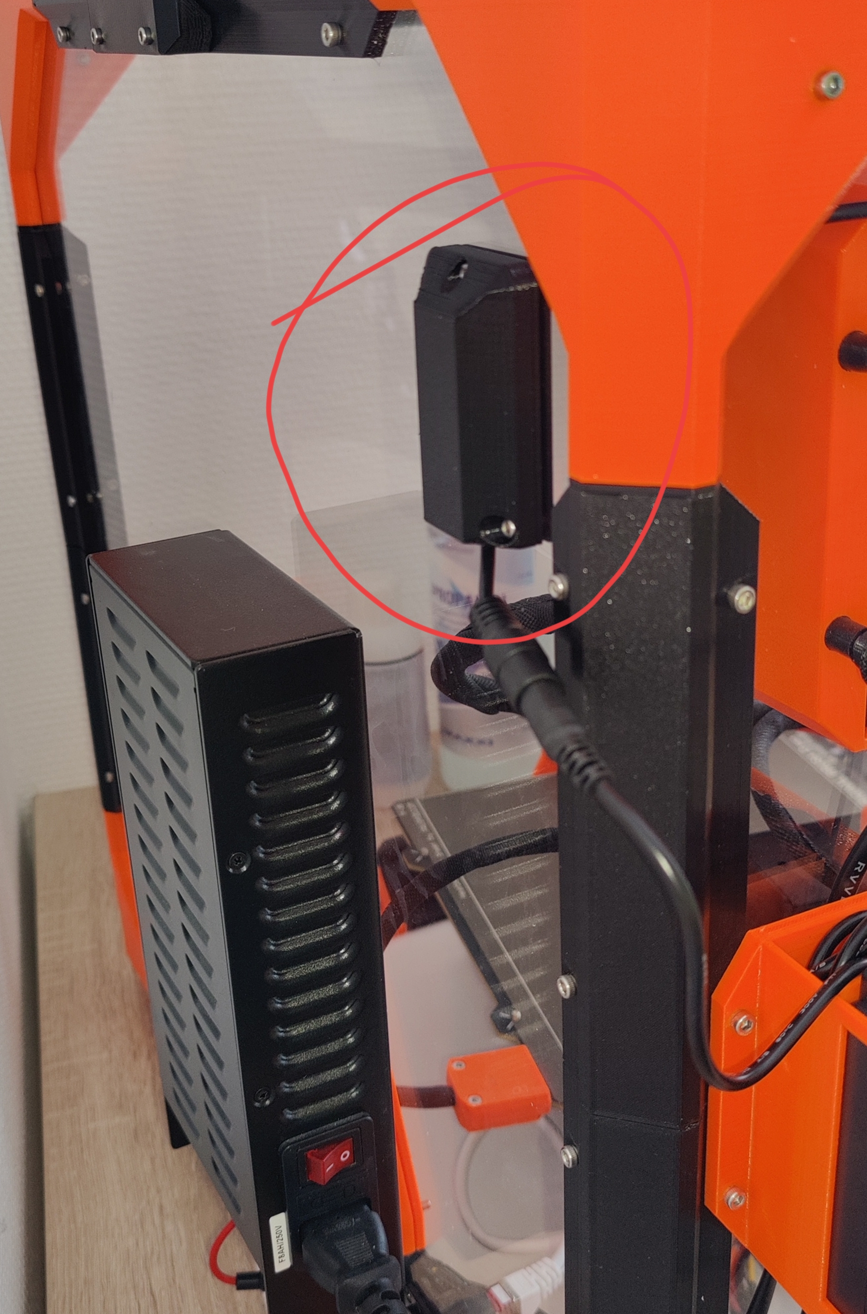 Kabeldurchführung mit Zugentlastung/ Cable entry with strain relief