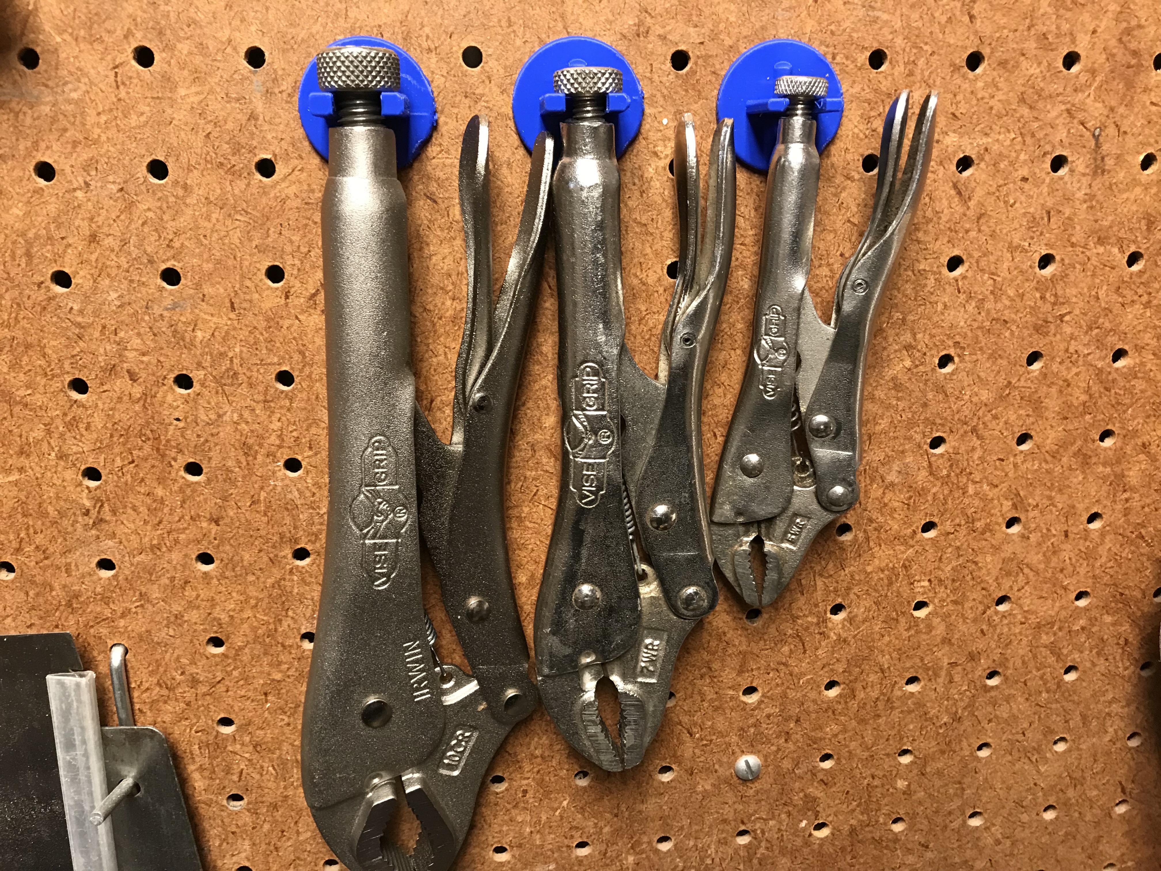Vicegrip hook for pegboards — miniatura 2