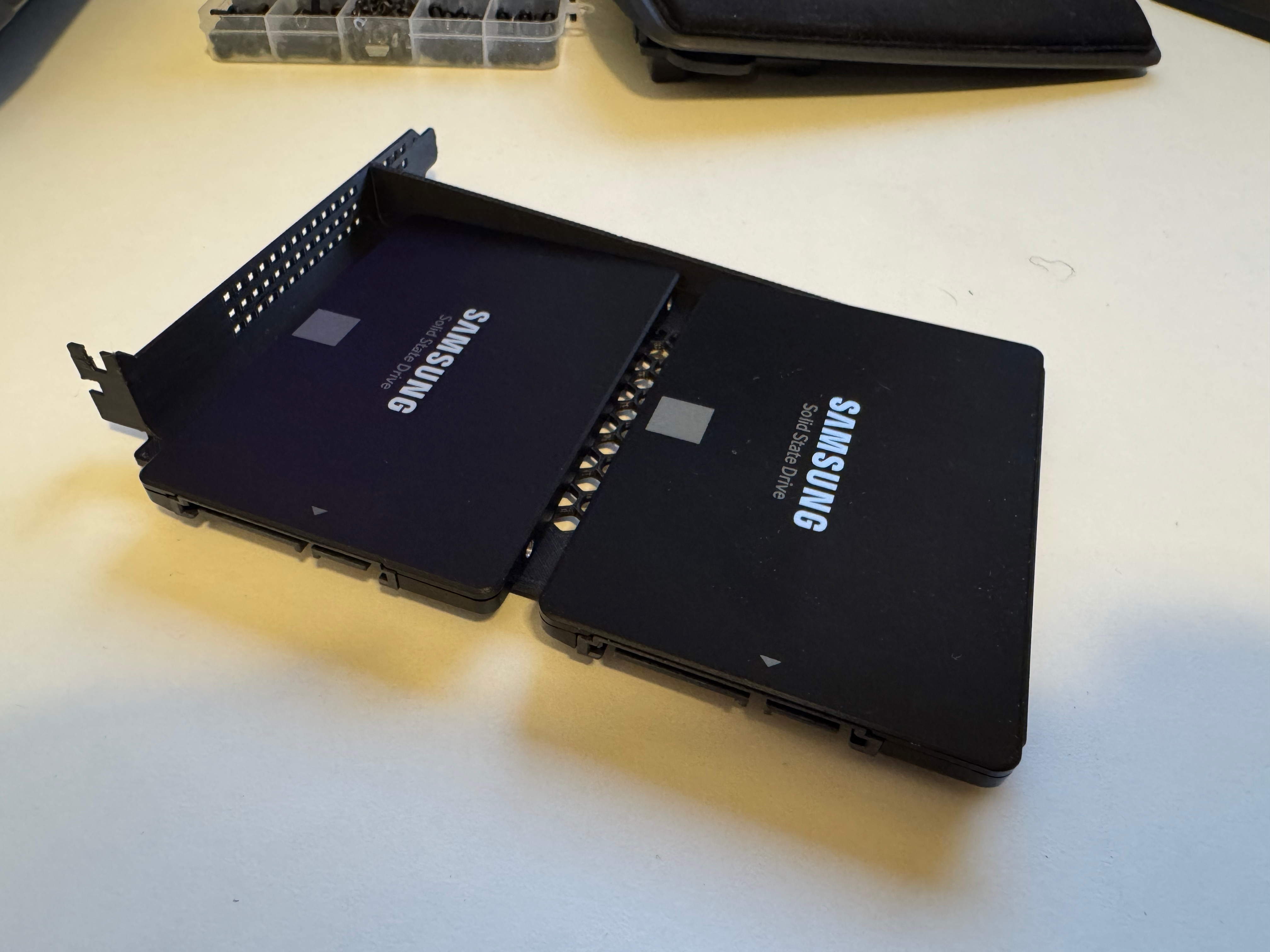 Intel PCIE slot SSD tray