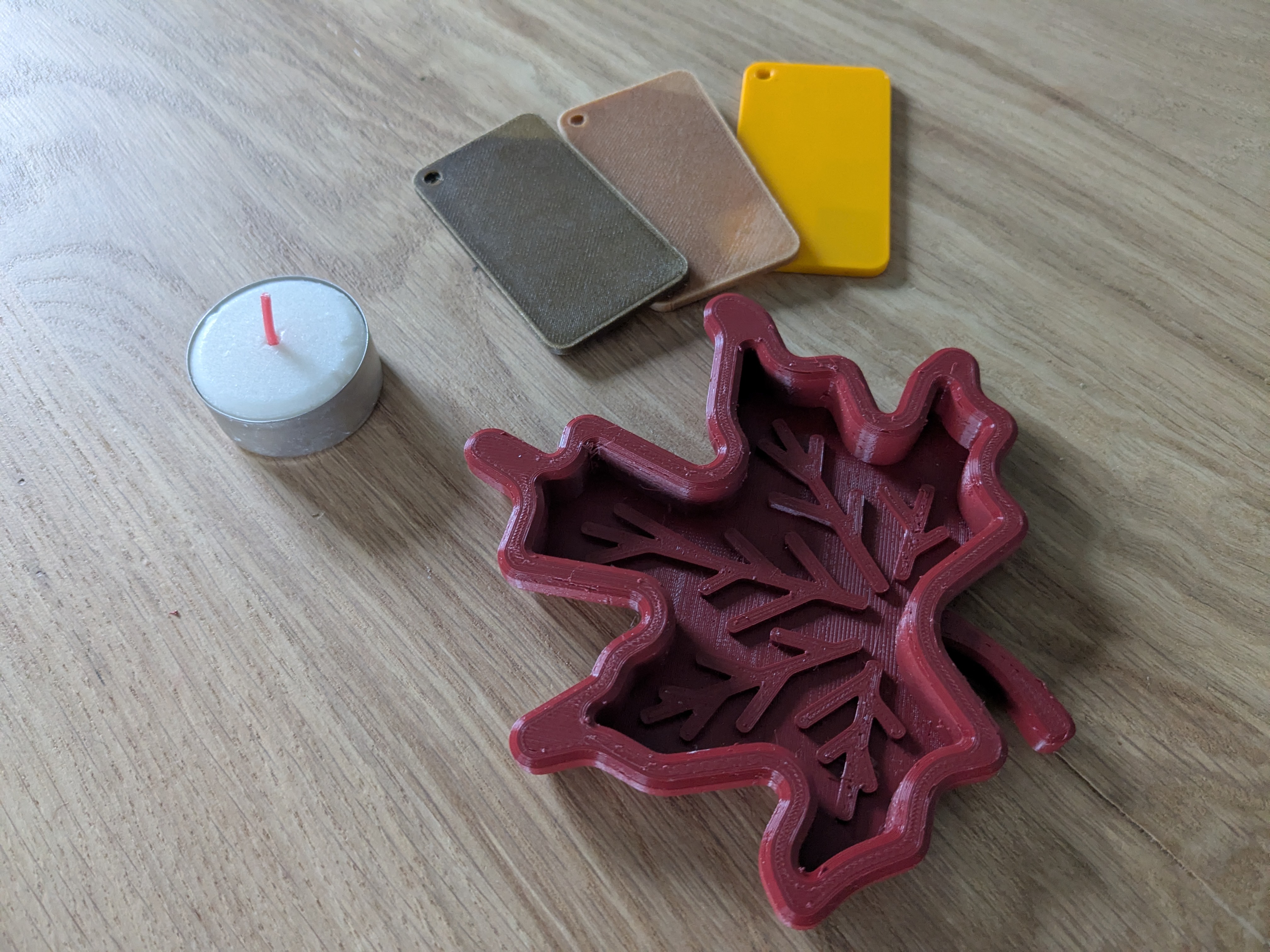 Miniatura 2 do modelo 3D Floating Maple Leaf - Candle Holder