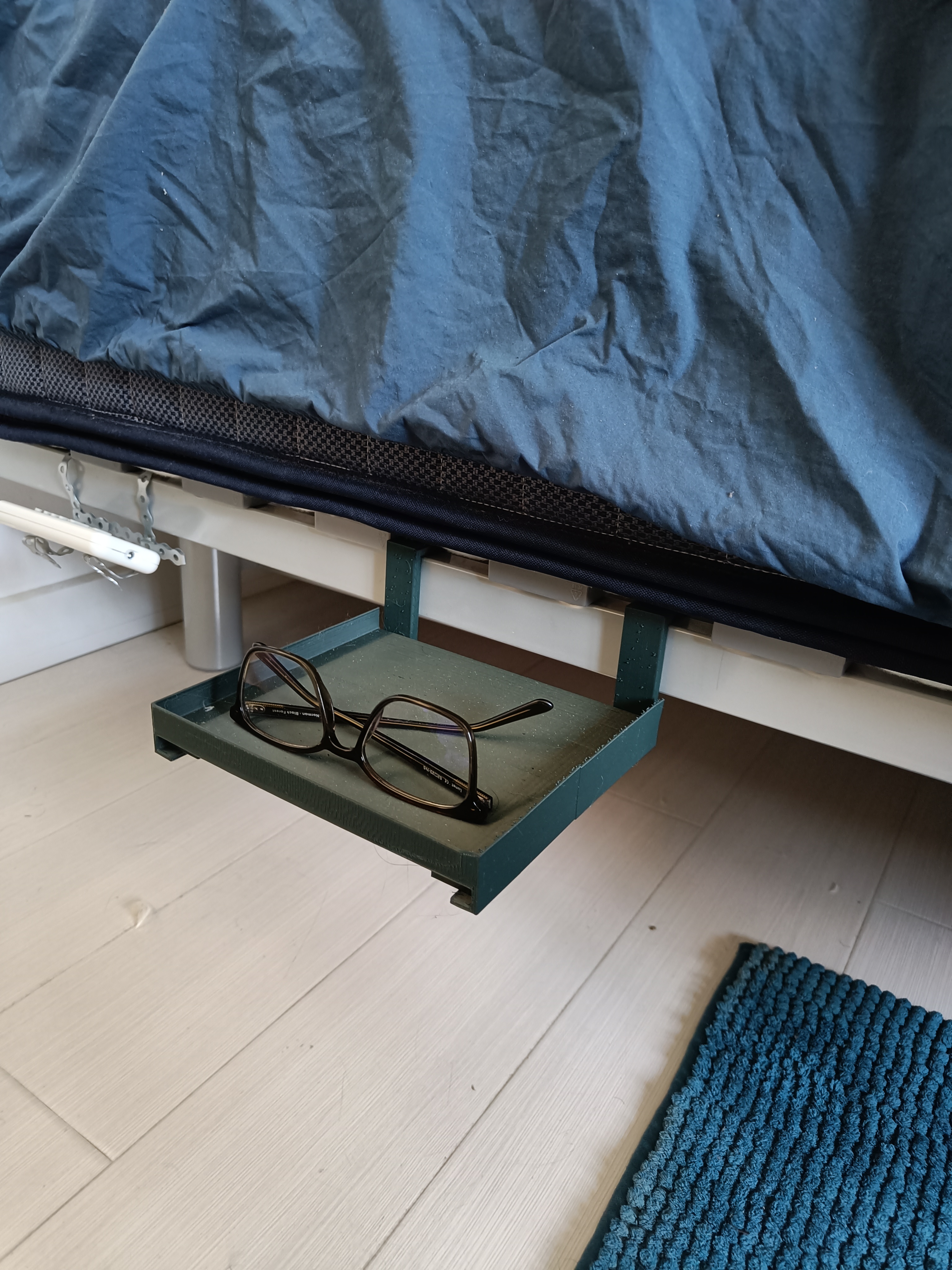 Bed floating little table