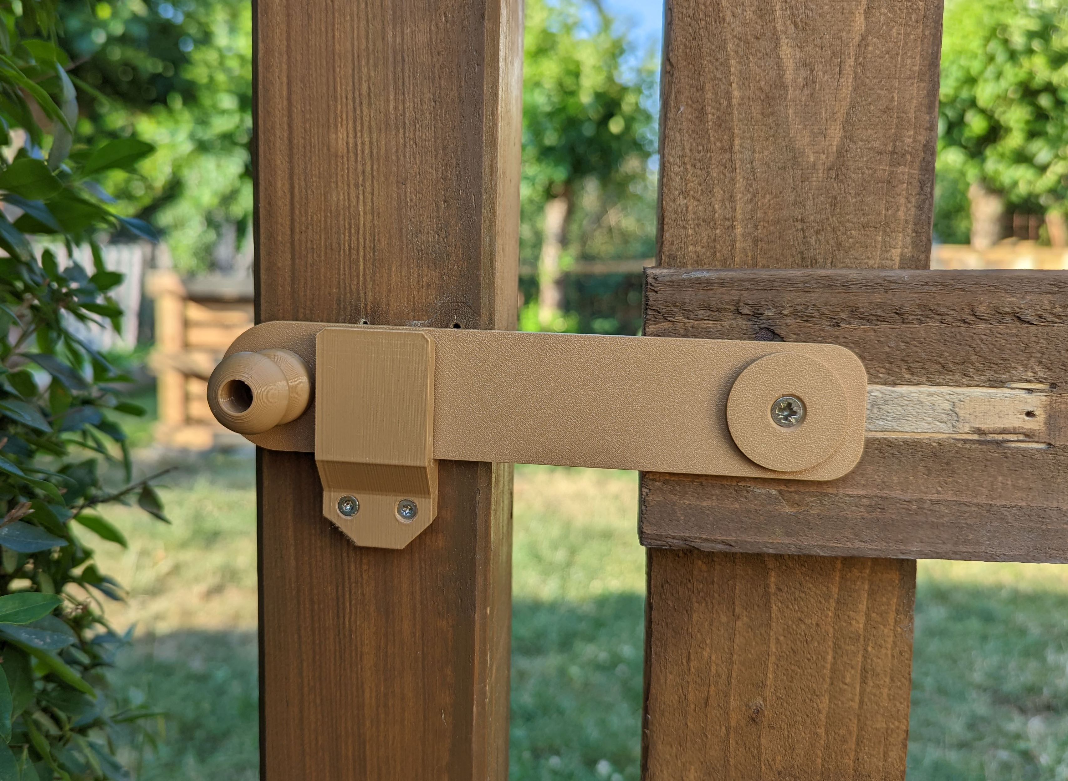 Gate latch / Petlice na branku