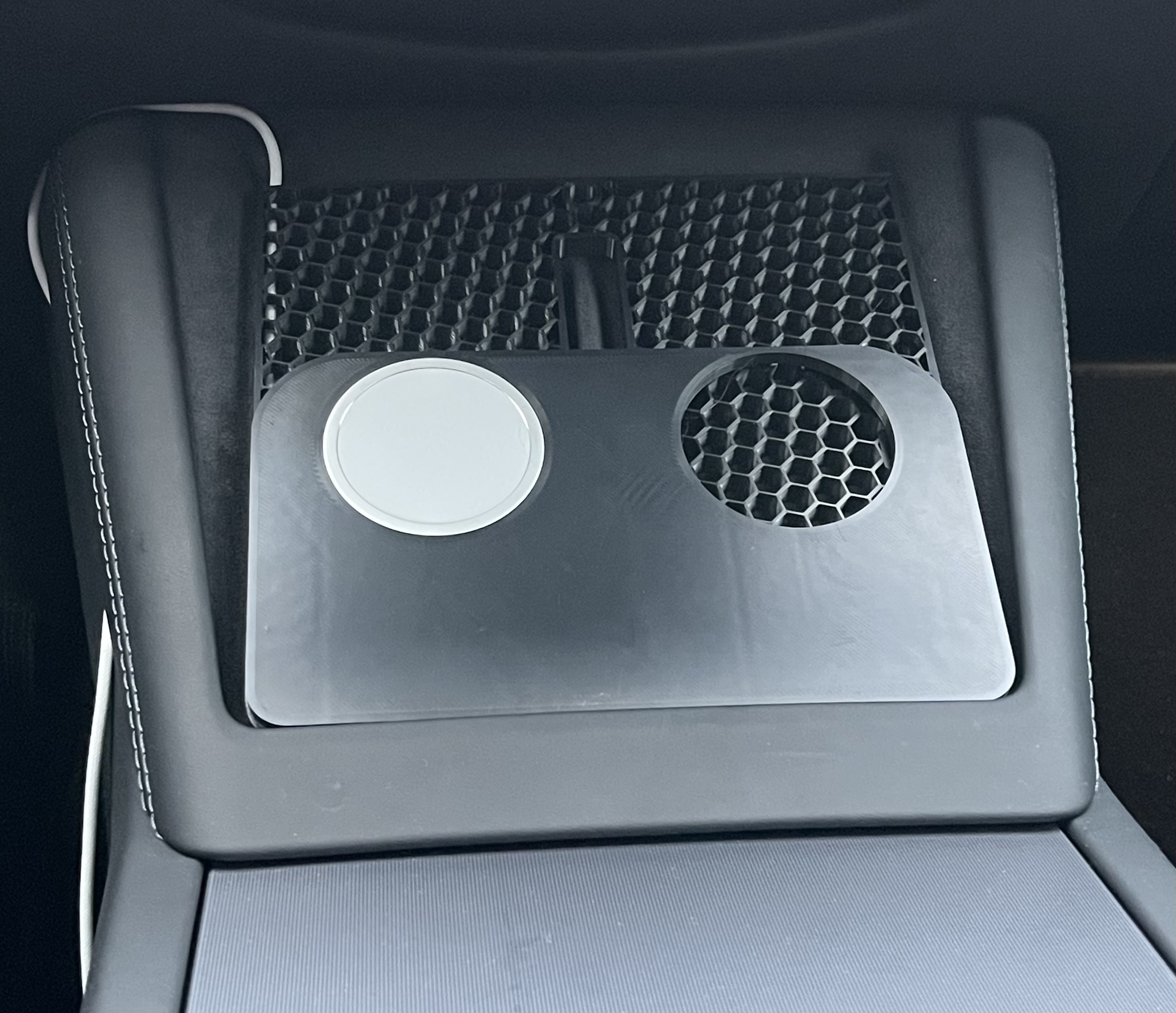 Tesla Model 3 Highland MagSafe Charger (Apple)