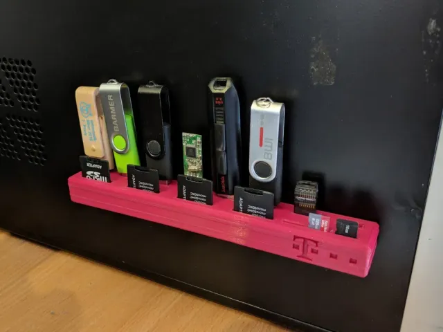 USB Drive & SD Card Organizer