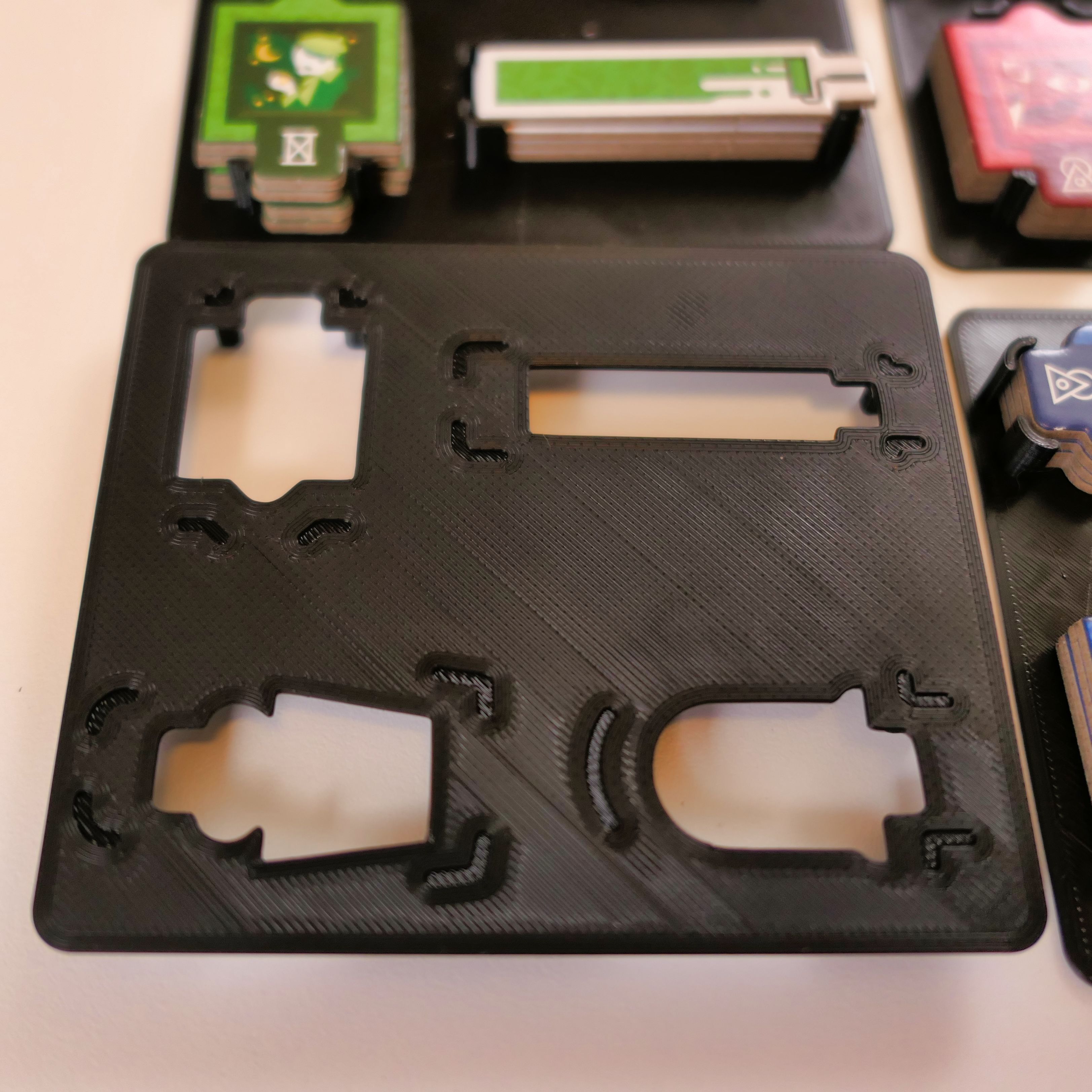 Miniatura 4 do modelo 3D Decorum Board Game Insert