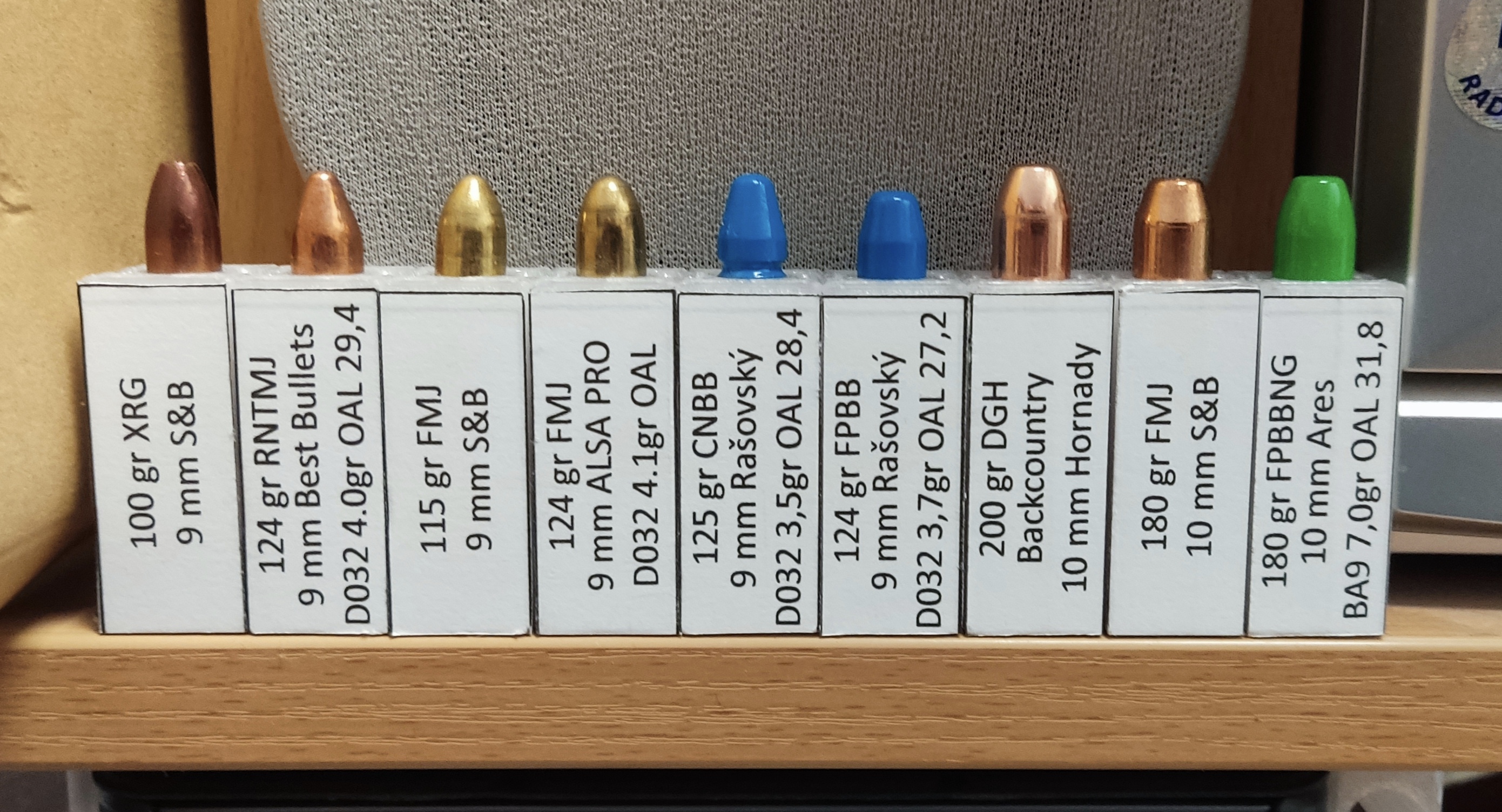 Bullet stand for reloading